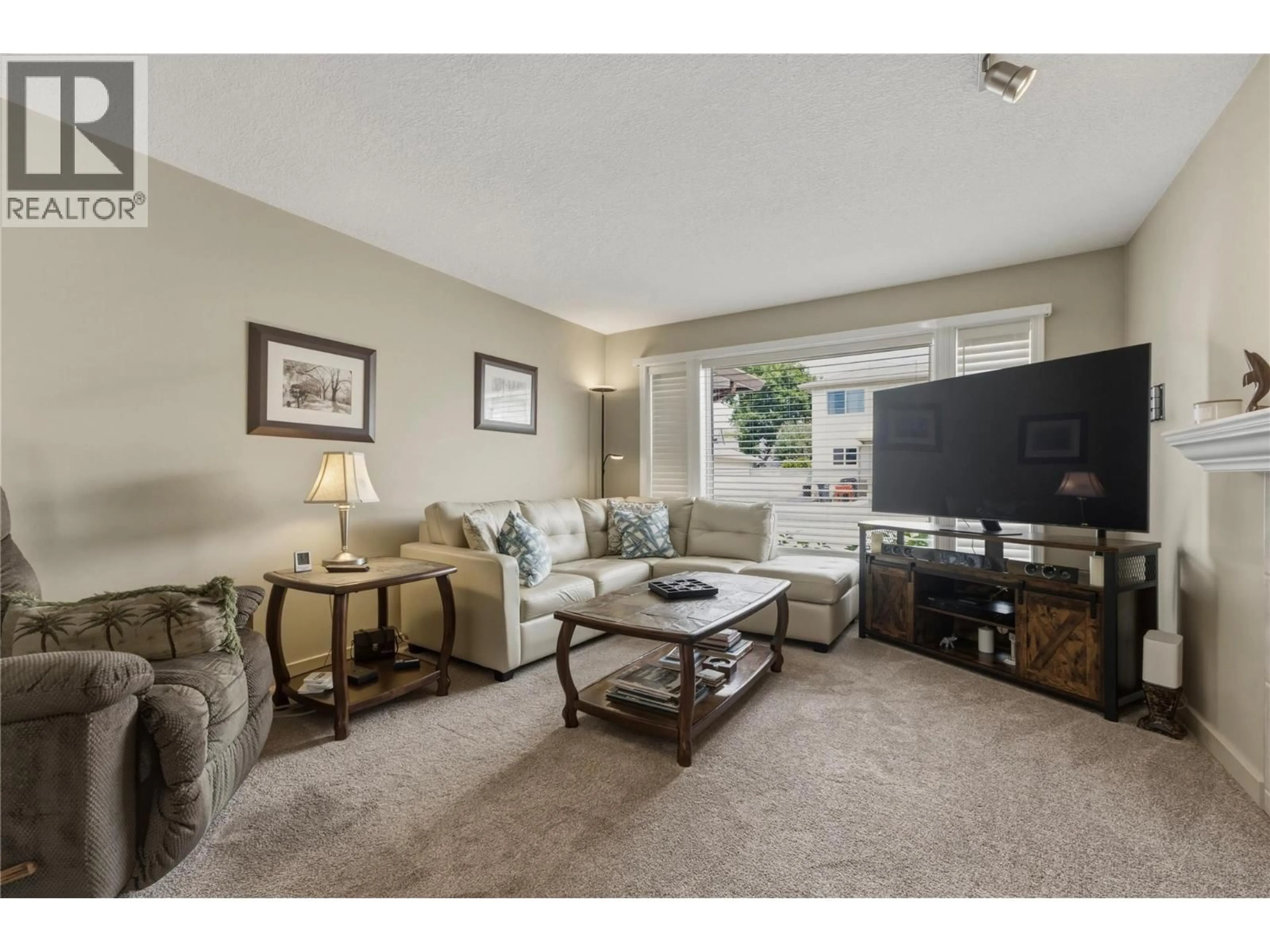 Living room with furniture, unknown for 4 - 4407 20TH STREET, Vernon British Columbia V1T9T9