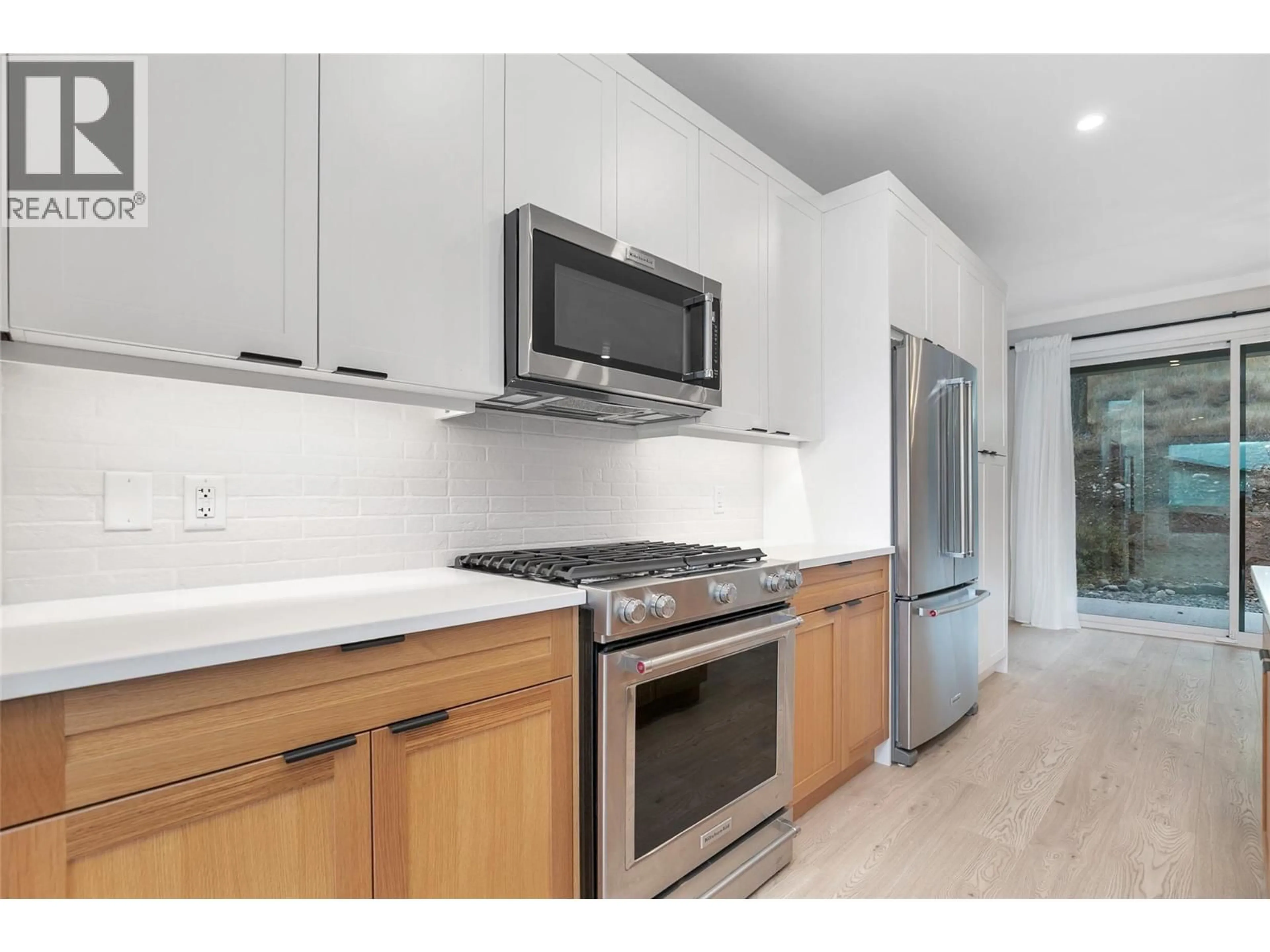 Standard kitchen, unknown for 1839 GREY OWL COURT, Kelowna British Columbia V1V0C6