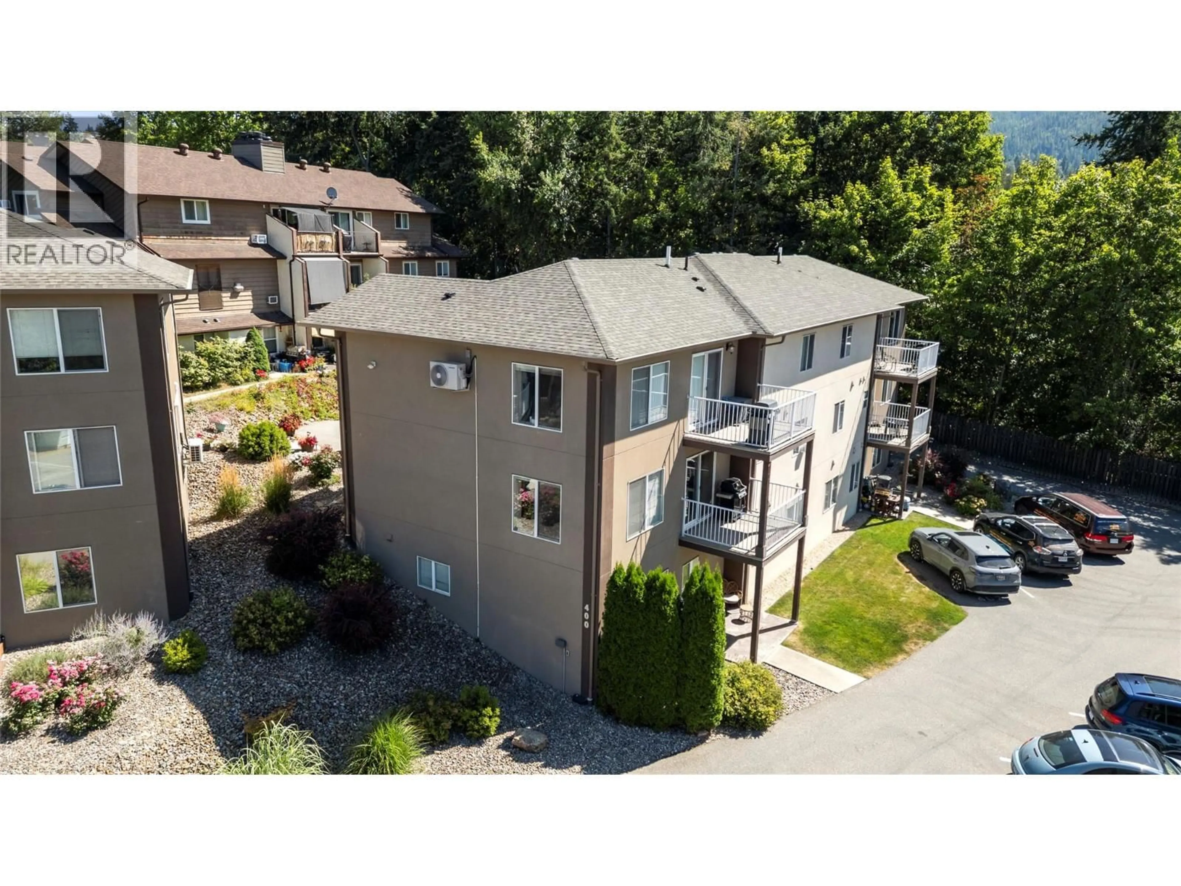 A pic from outside/outdoor area/front of a property/back of a property/a pic from drone, unknown for 404 - 1449 1 AVENUE NORTHEAST, Salmon Arm British Columbia V1E0C4