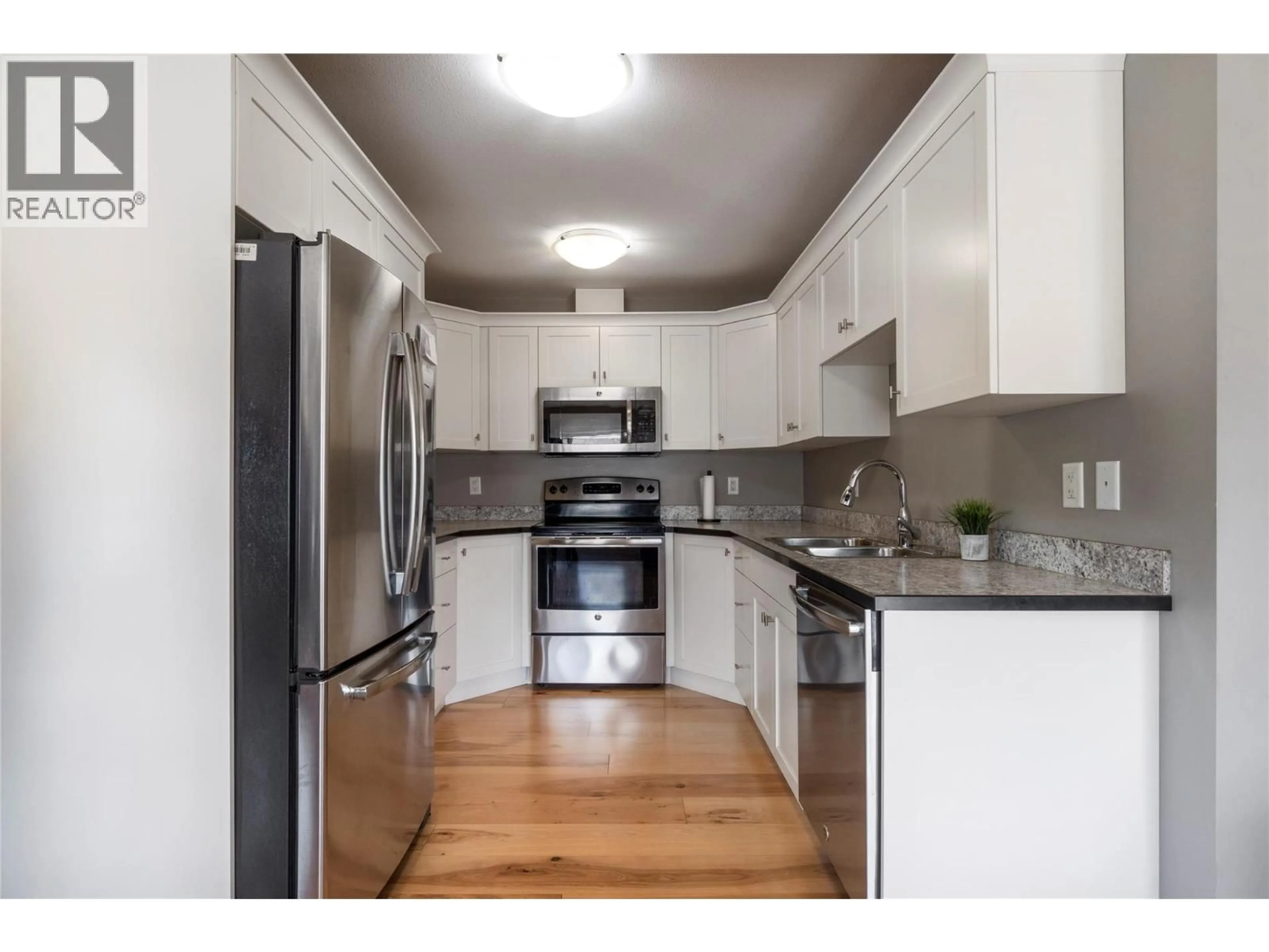 Standard kitchen, unknown for 404 - 1449 1 AVENUE NORTHEAST, Salmon Arm British Columbia V1E0C4
