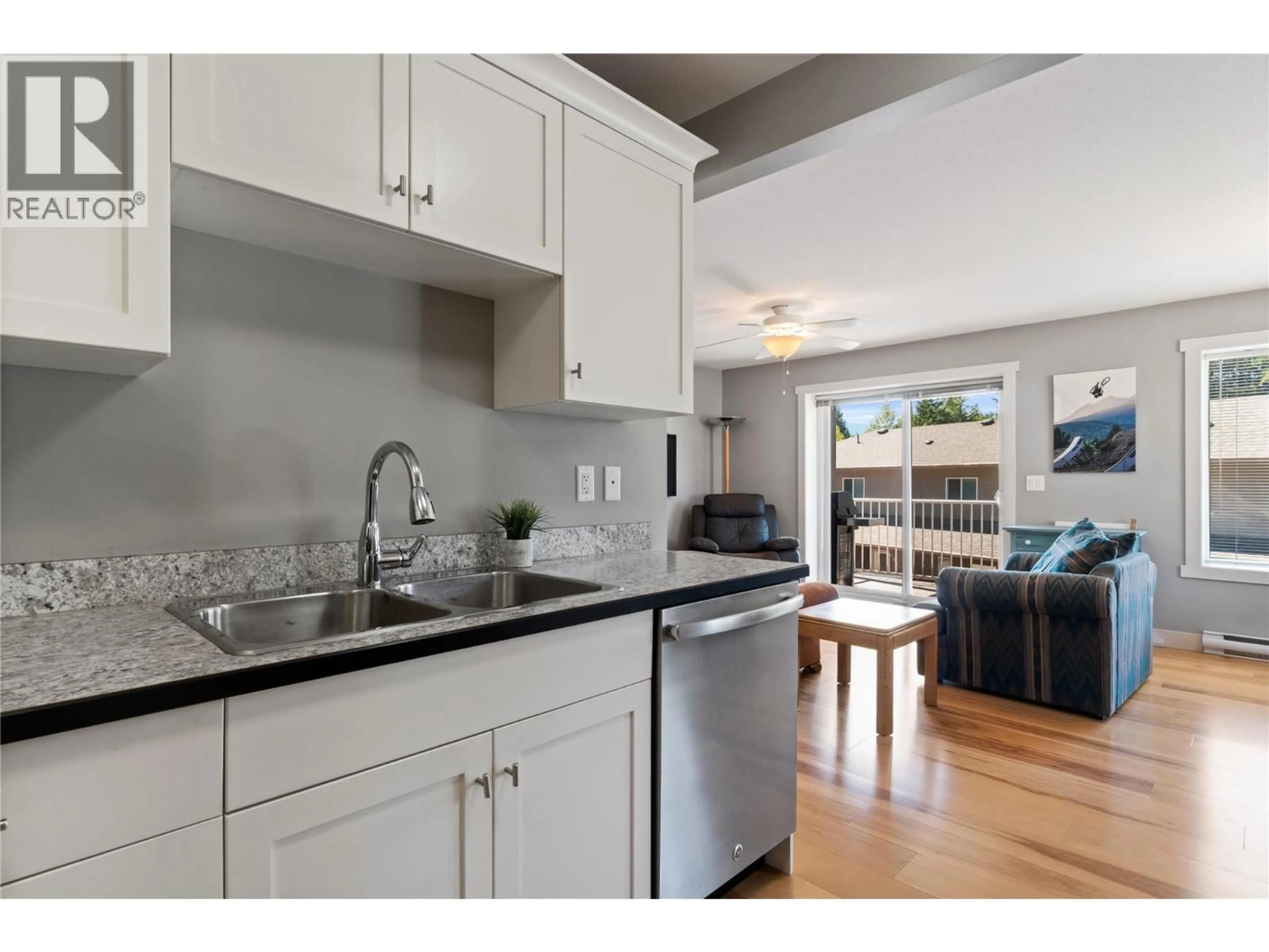 Open concept kitchen, unknown for 404 - 1449 1 AVENUE NORTHEAST, Salmon Arm British Columbia V1E0C4