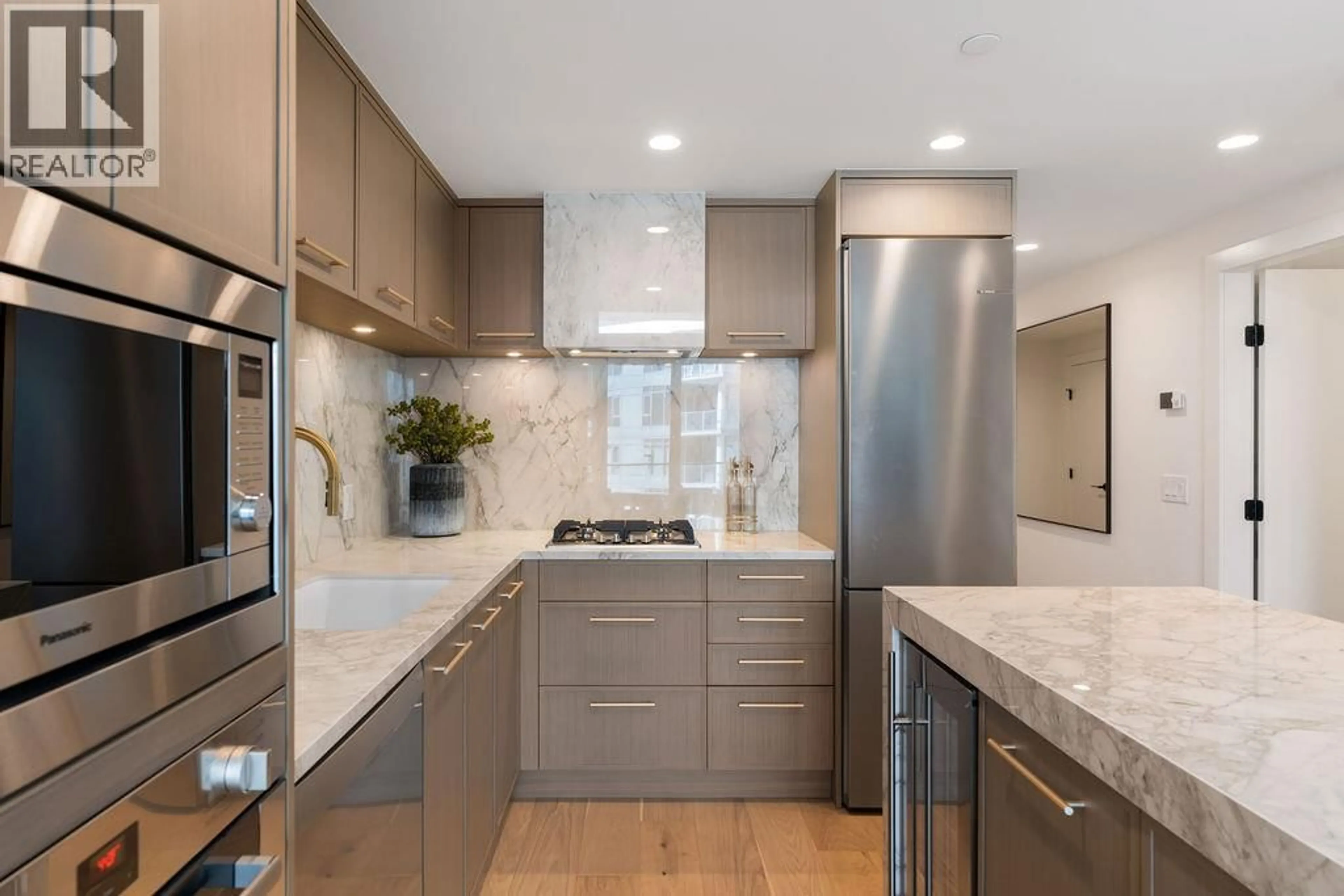 Contemporary kitchen, ceramic/tile floor for 1207 - 3700 CAPOZZI ROAD, Kelowna British Columbia V1W0J5