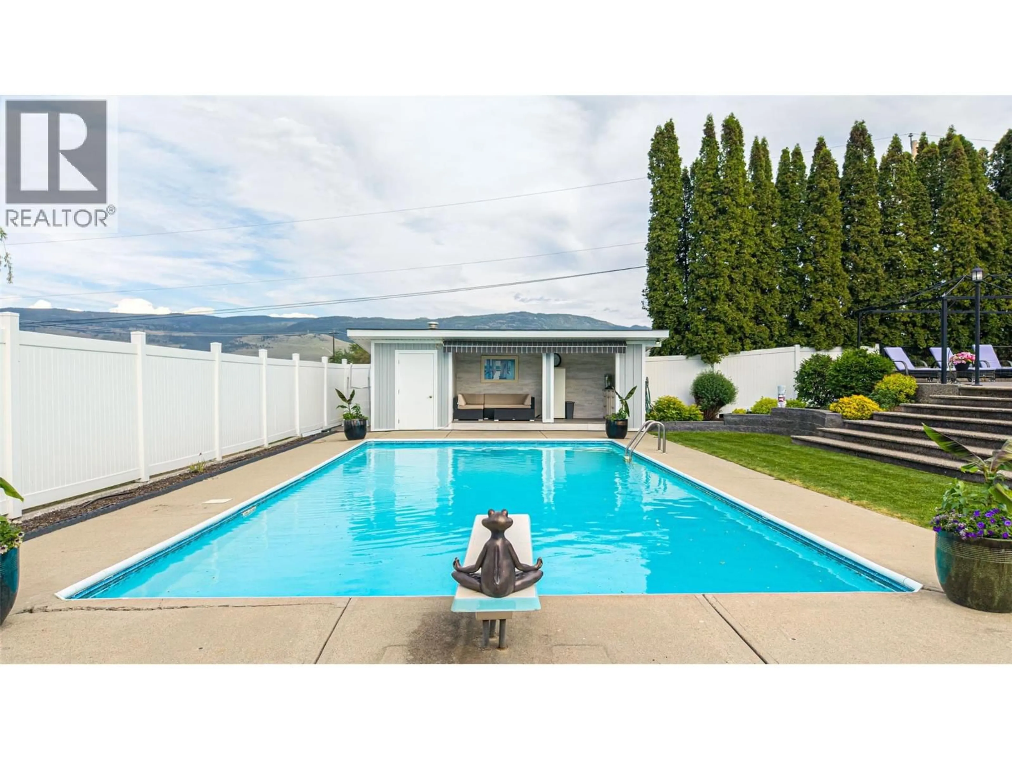Pool for 201 MAIL ROAD, Kelowna British Columbia V1V2G6
