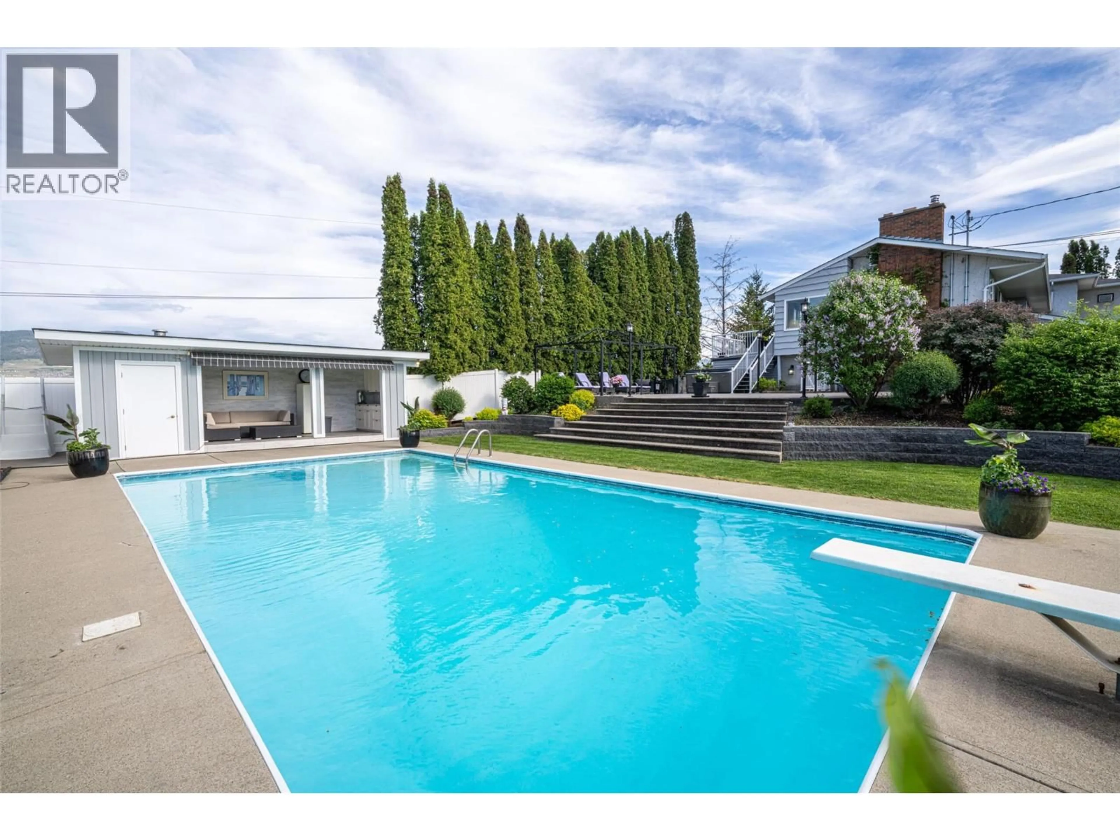 Pool for 201 MAIL ROAD, Kelowna British Columbia V1V2G6