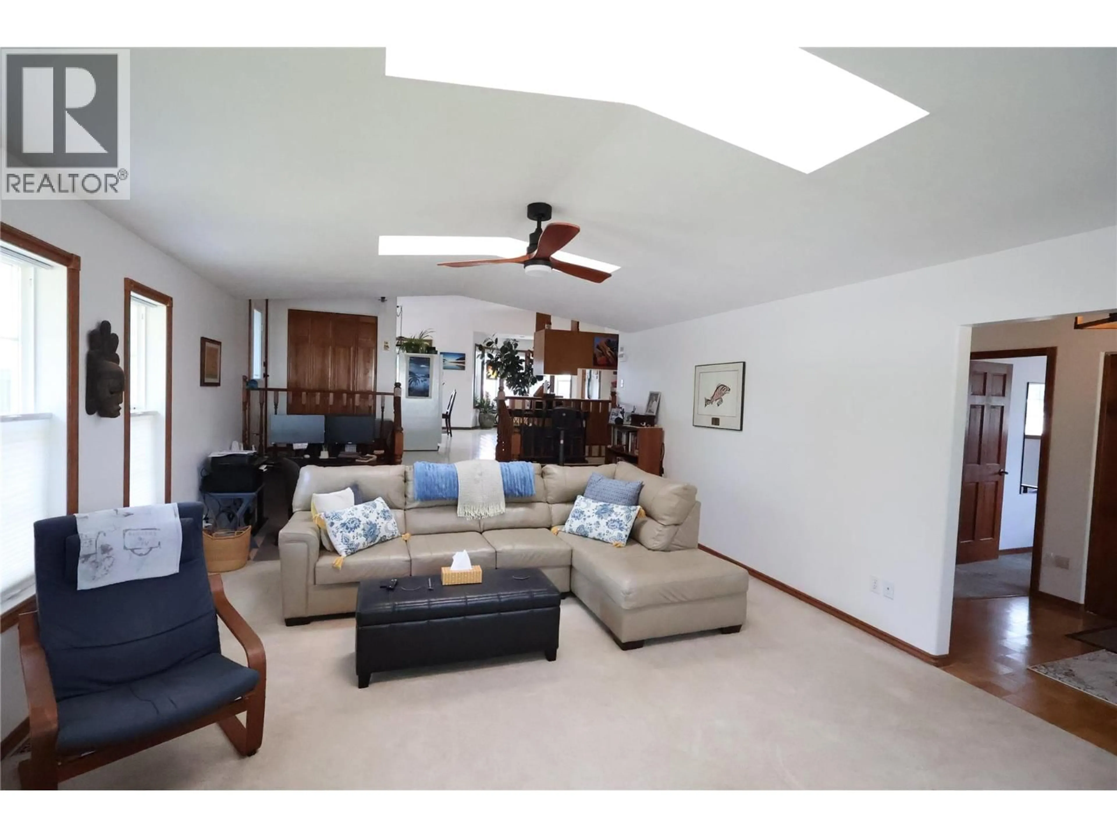 Living room with furniture, unknown for 302 5TH STREET NORTHWEST, Nakusp British Columbia V0G1R0