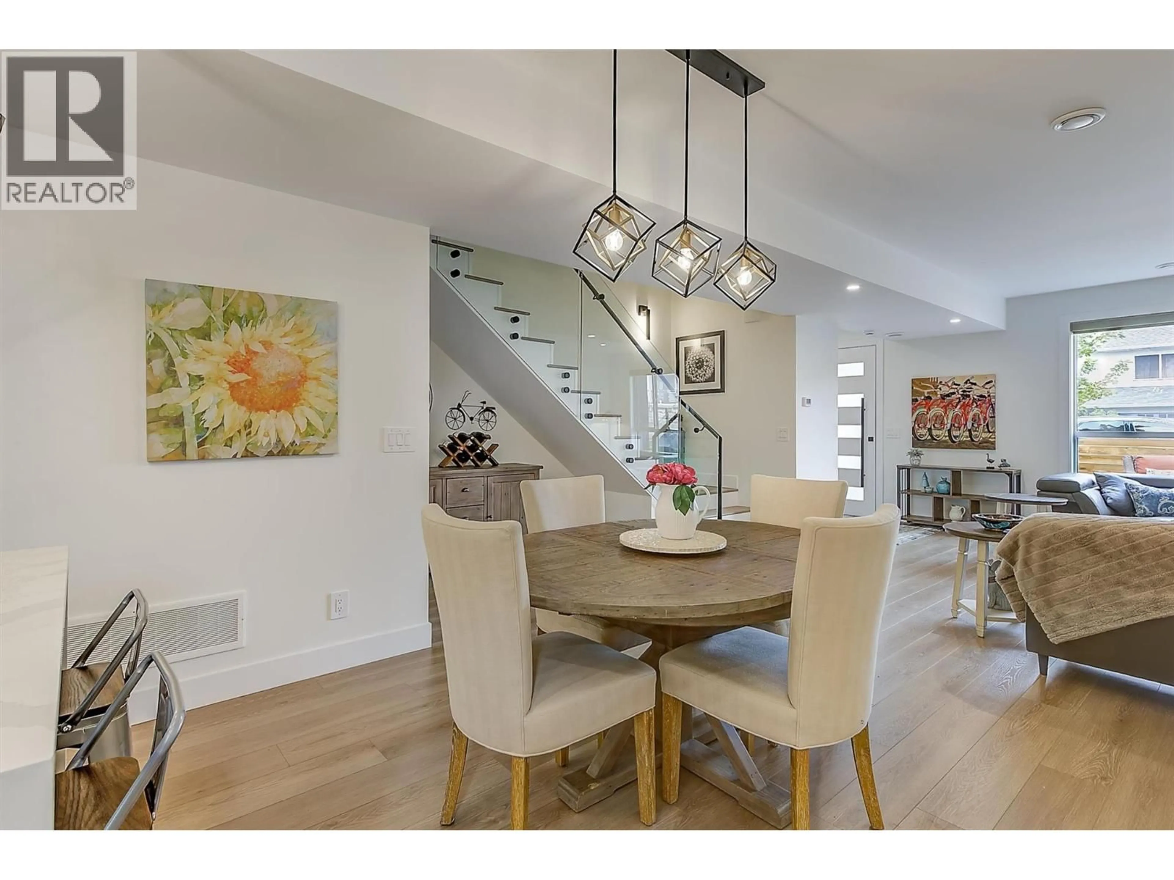Dining room, wood/laminate floor for 2 - 747 PATTERSON AVENUE, Kelowna British Columbia V1Y5C9
