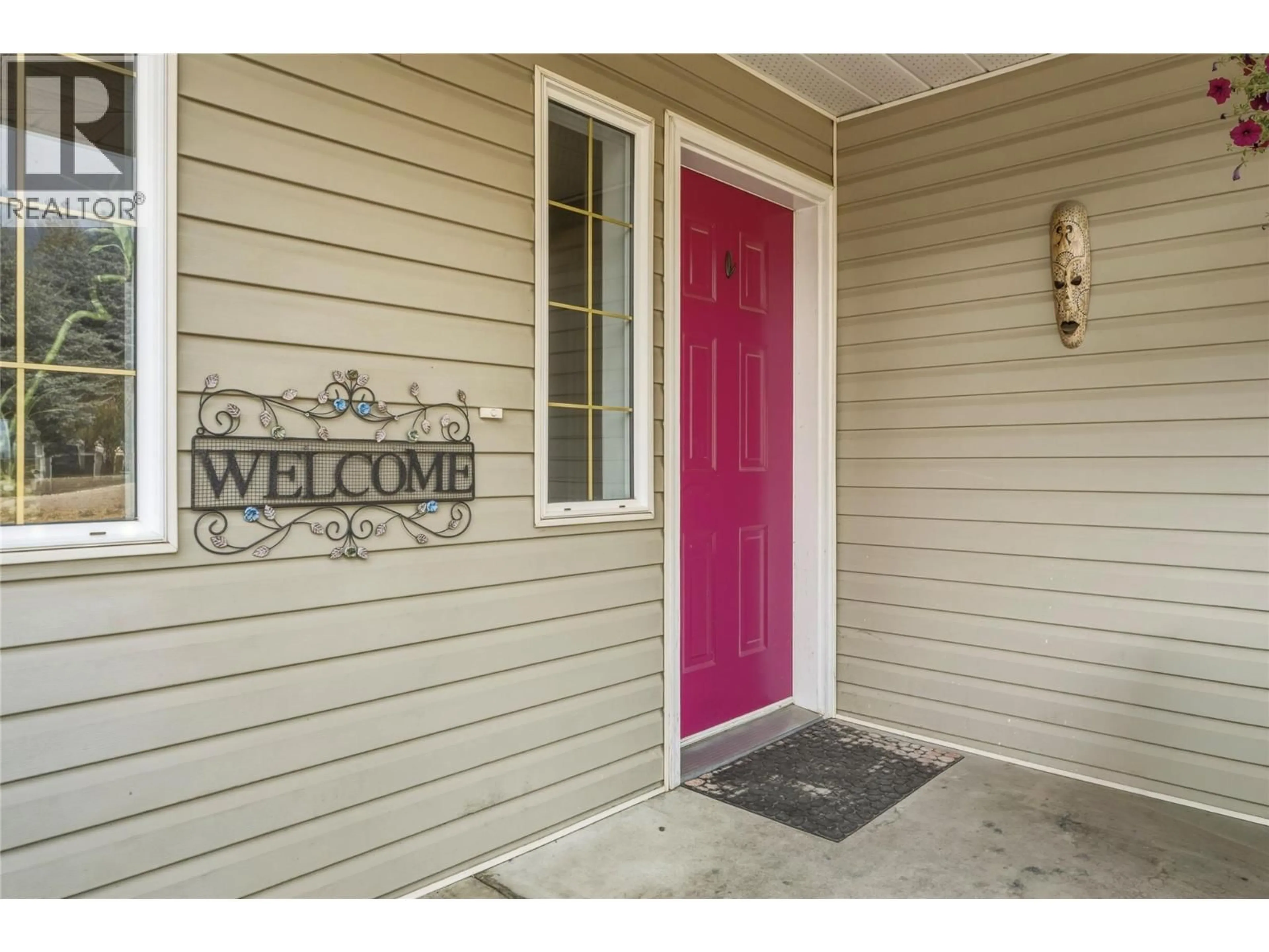 Indoor entryway for 2228 LINEA CRESCENT, Lumby British Columbia V0E2G0