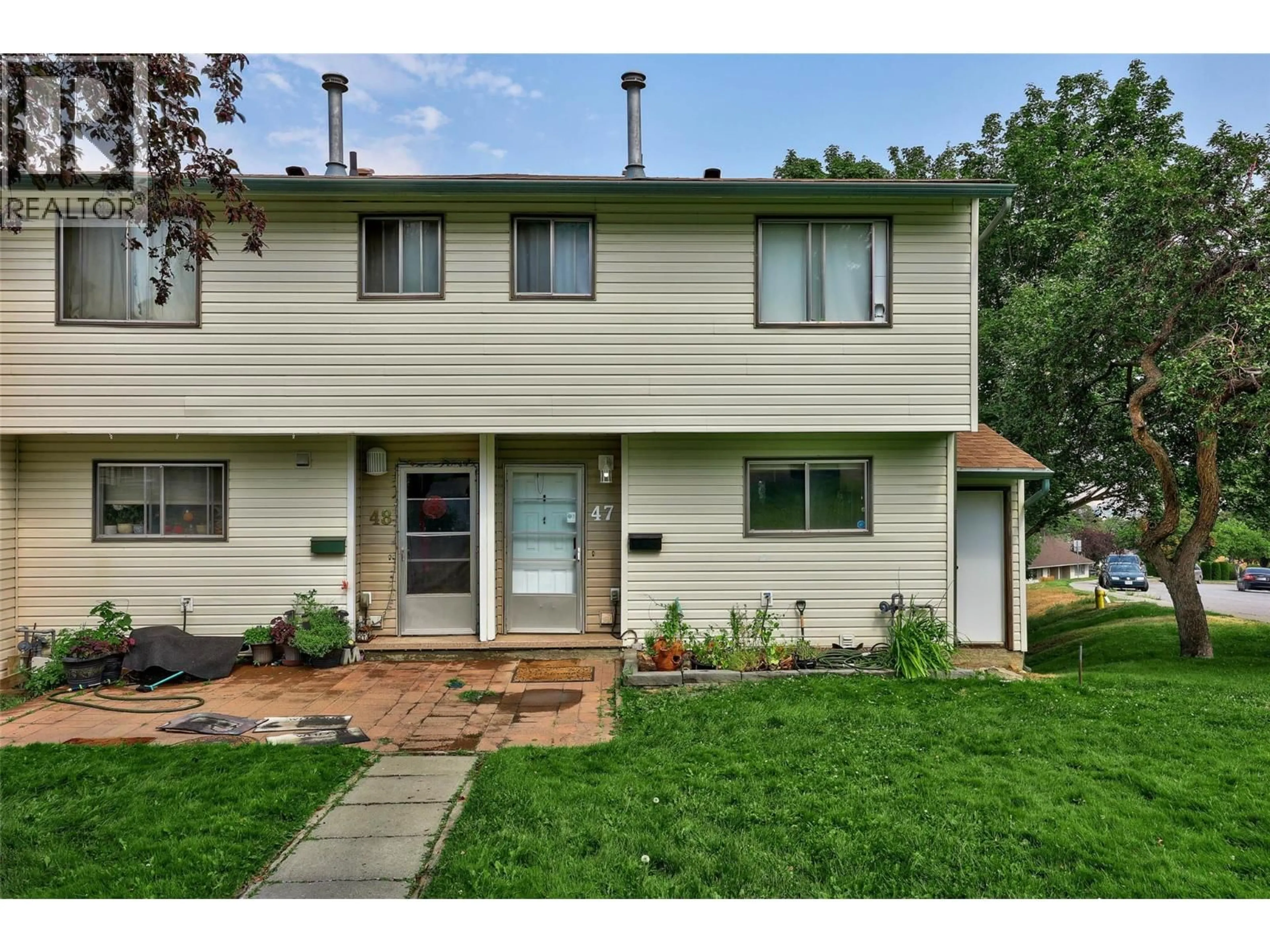 Home with vinyl exterior material, street for 47 - 580 DALGLEISH DRIVE, Kamloops British Columbia V2C5W7