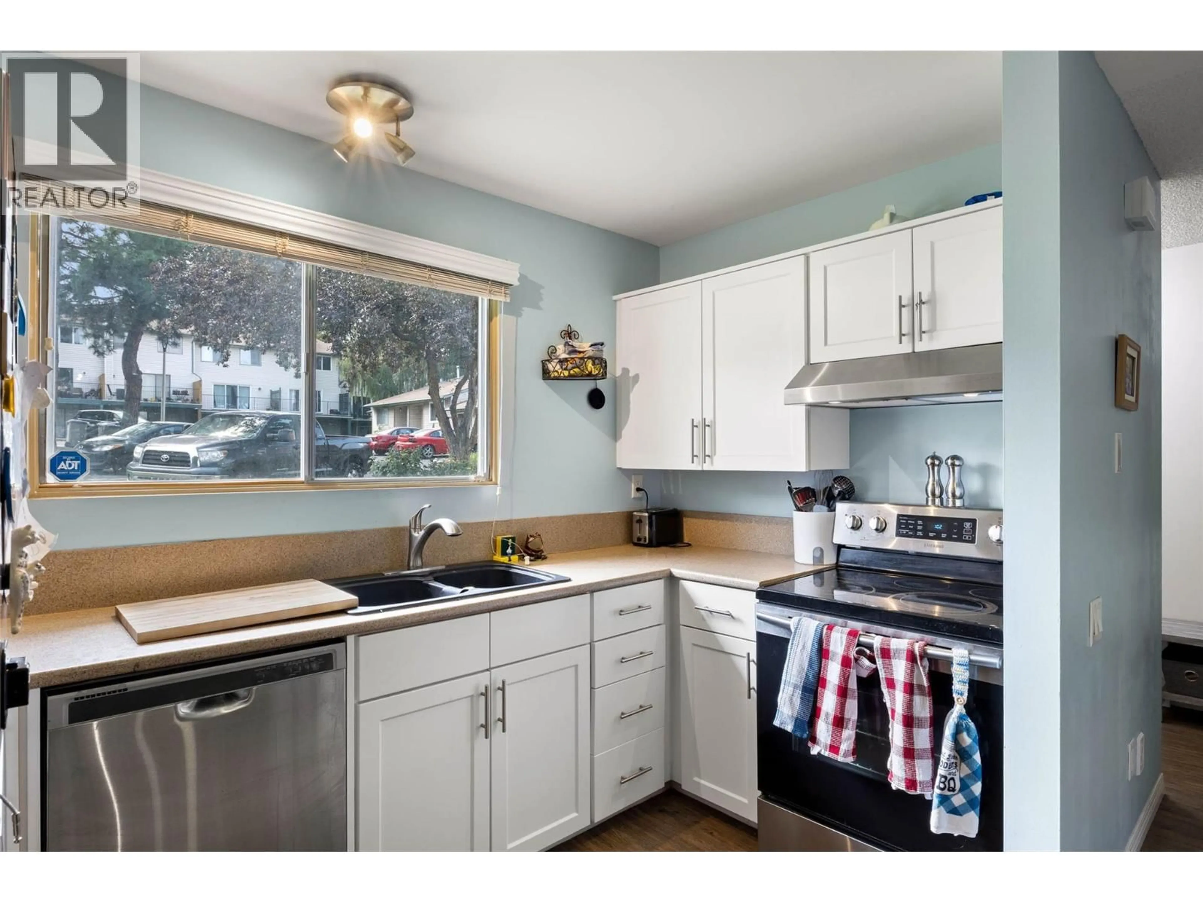 Standard kitchen, unknown for 47 - 580 DALGLEISH DRIVE, Kamloops British Columbia V2C5W7