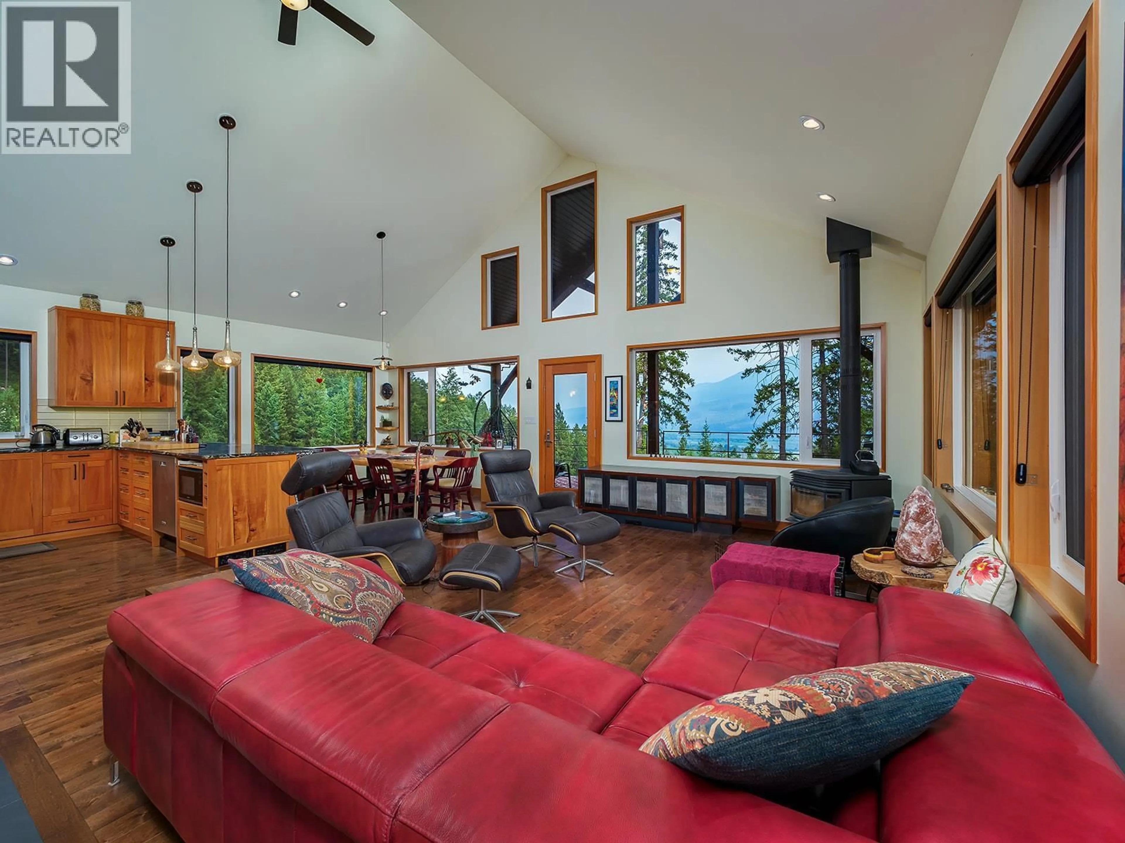 Living room with furniture, unknown for 2023 MCMURDO ROAD, Golden British Columbia V0A1H4