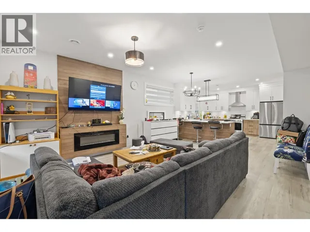 4 - 824 GLENWOOD AVENUE, Kelowna 2