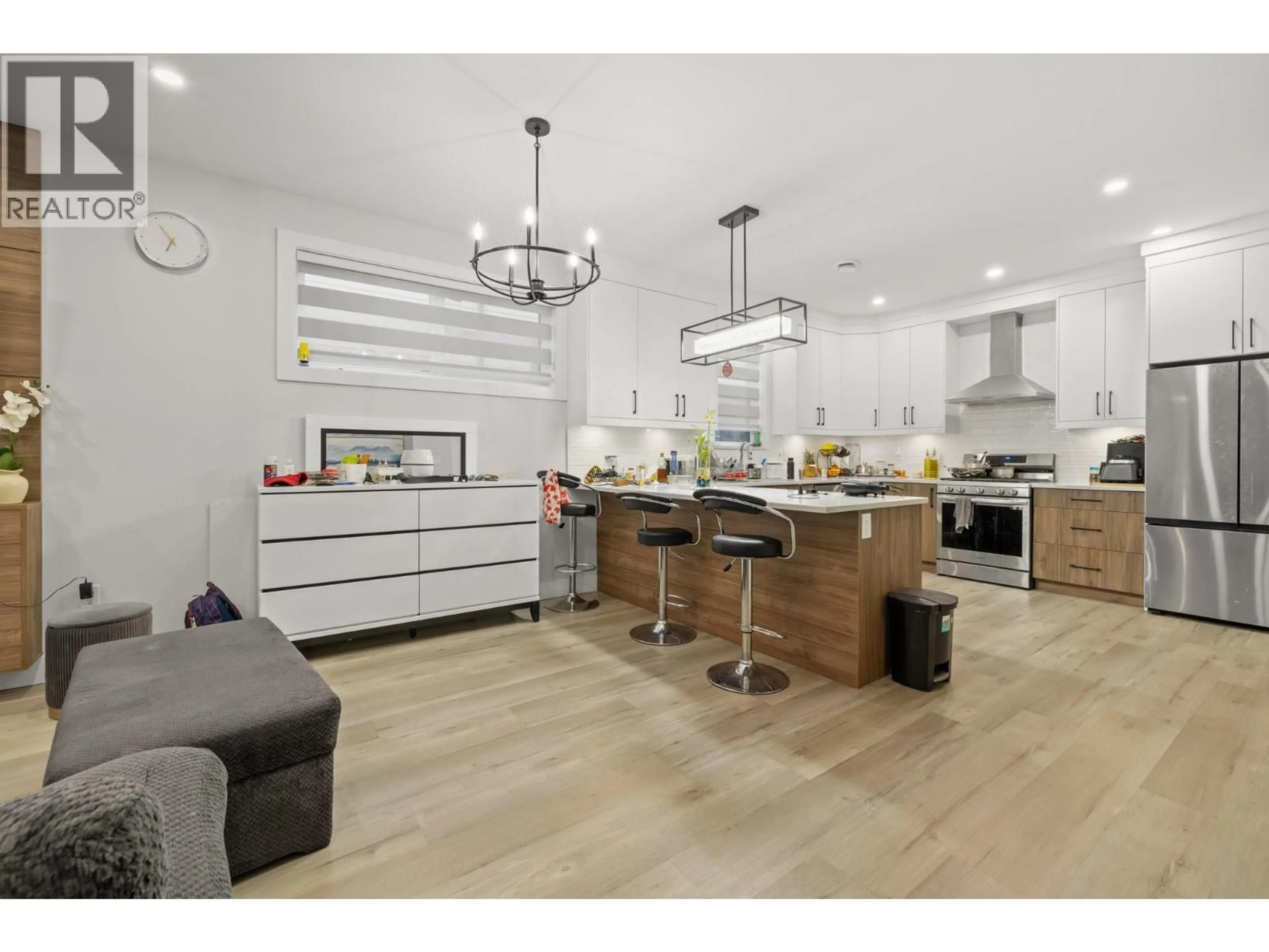 Open concept kitchen, wood/laminate floor for 4 - 824 GLENWOOD AVENUE, Kelowna British Columbia V1Y5M5