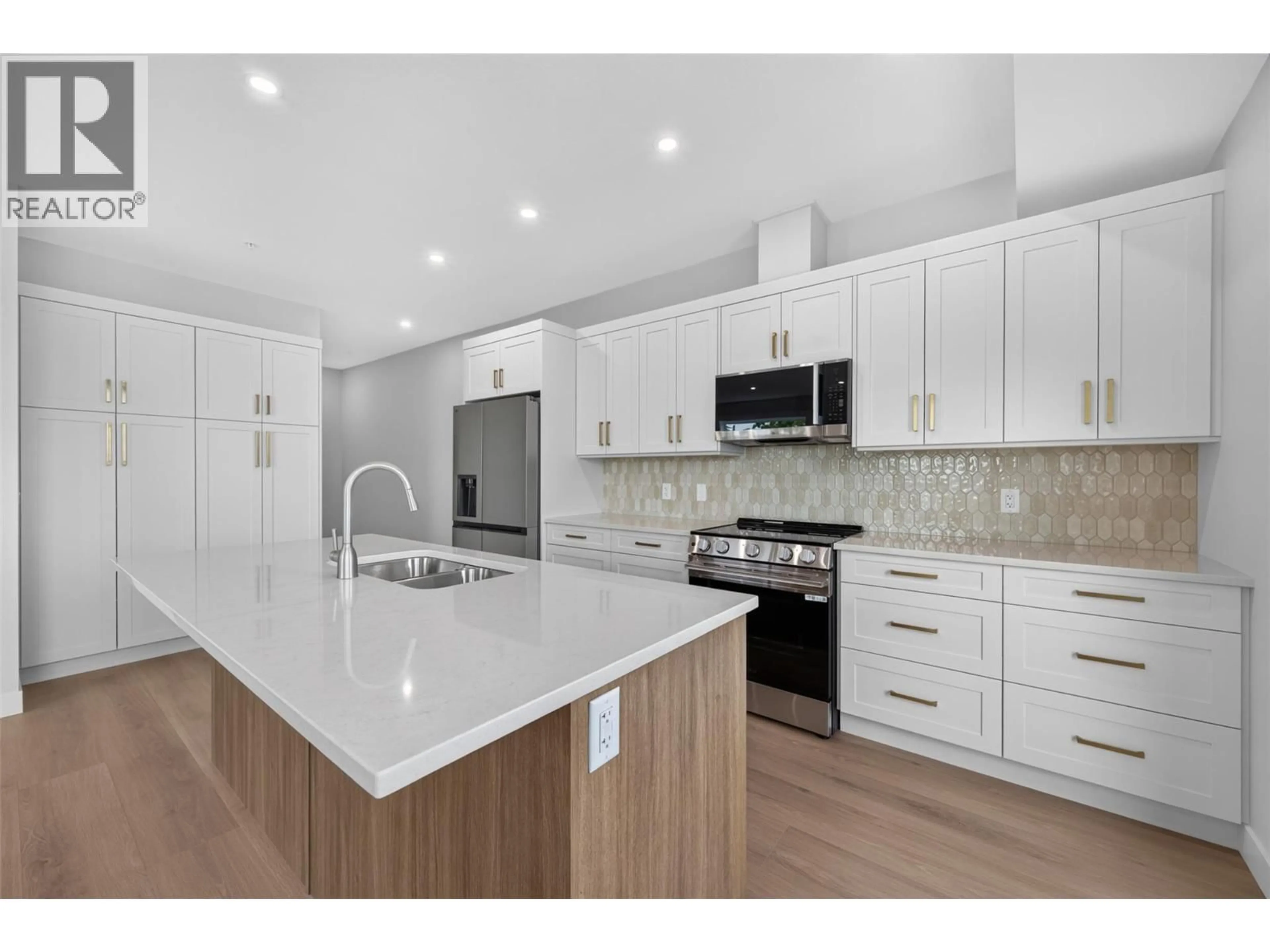 Open concept kitchen, unknown for 3 - 2009 39 AVENUE, Vernon British Columbia V1T8E5