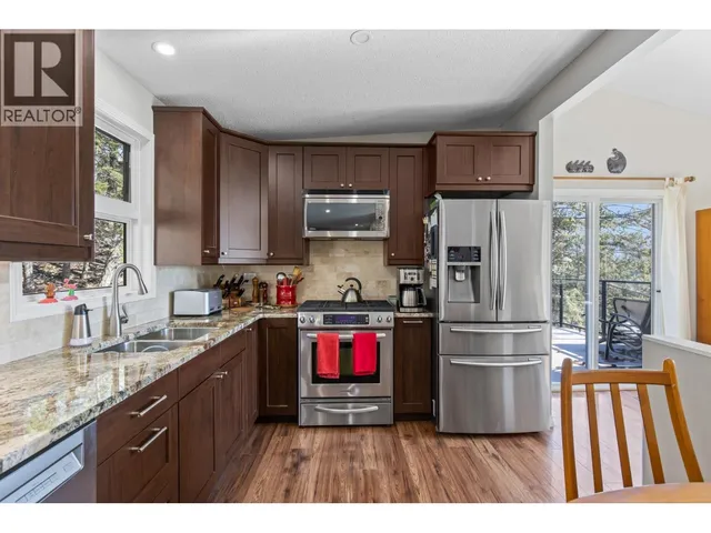 6333 FOREST HILL DRIVE, Peachland 3