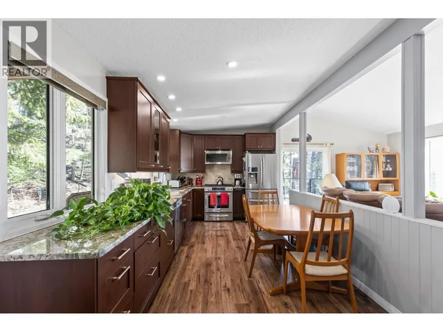 6333 FOREST HILL DRIVE, Peachland 4