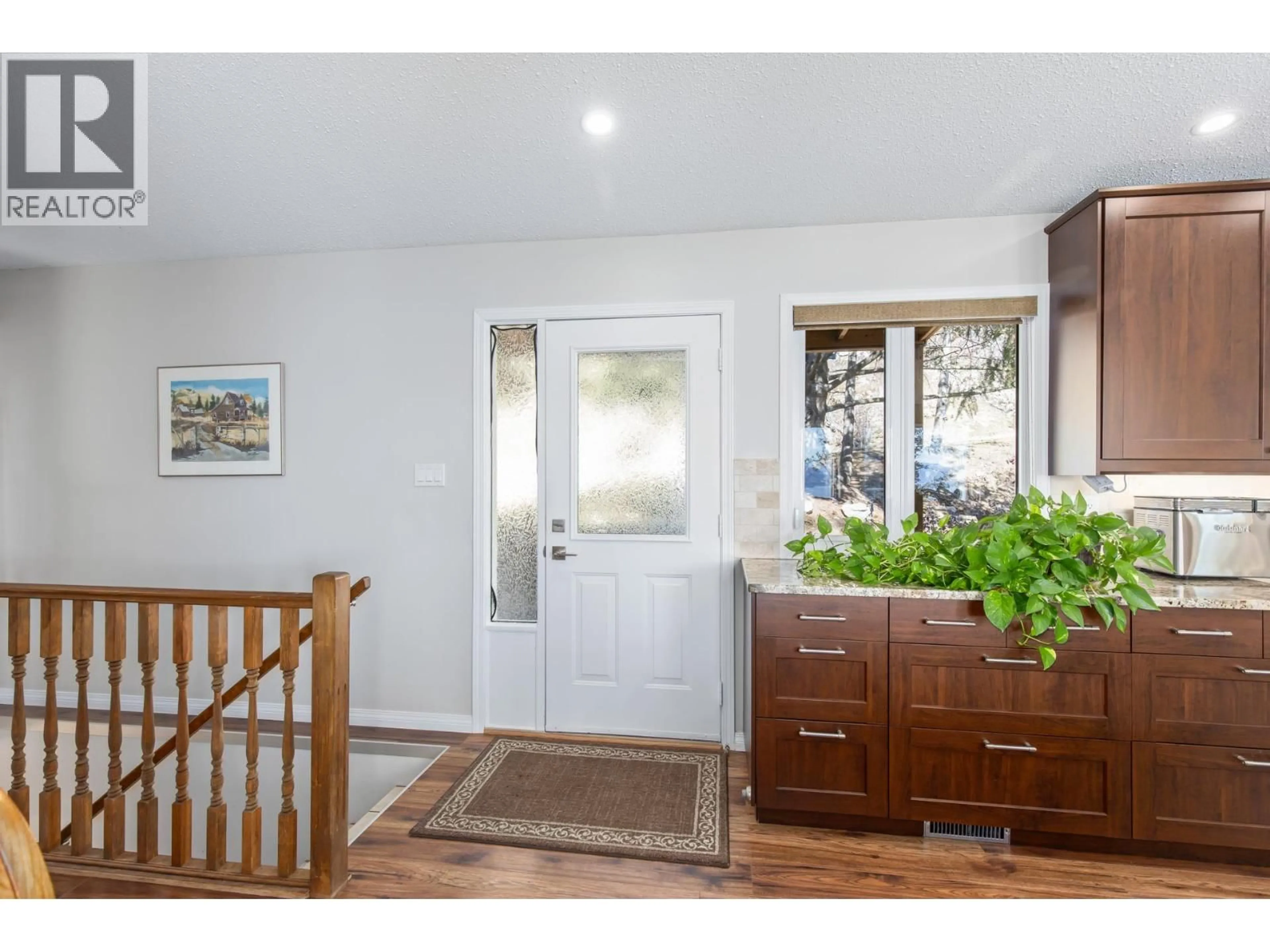 Indoor entryway for 6333 FOREST HILL DRIVE, Peachland British Columbia V0H1X8