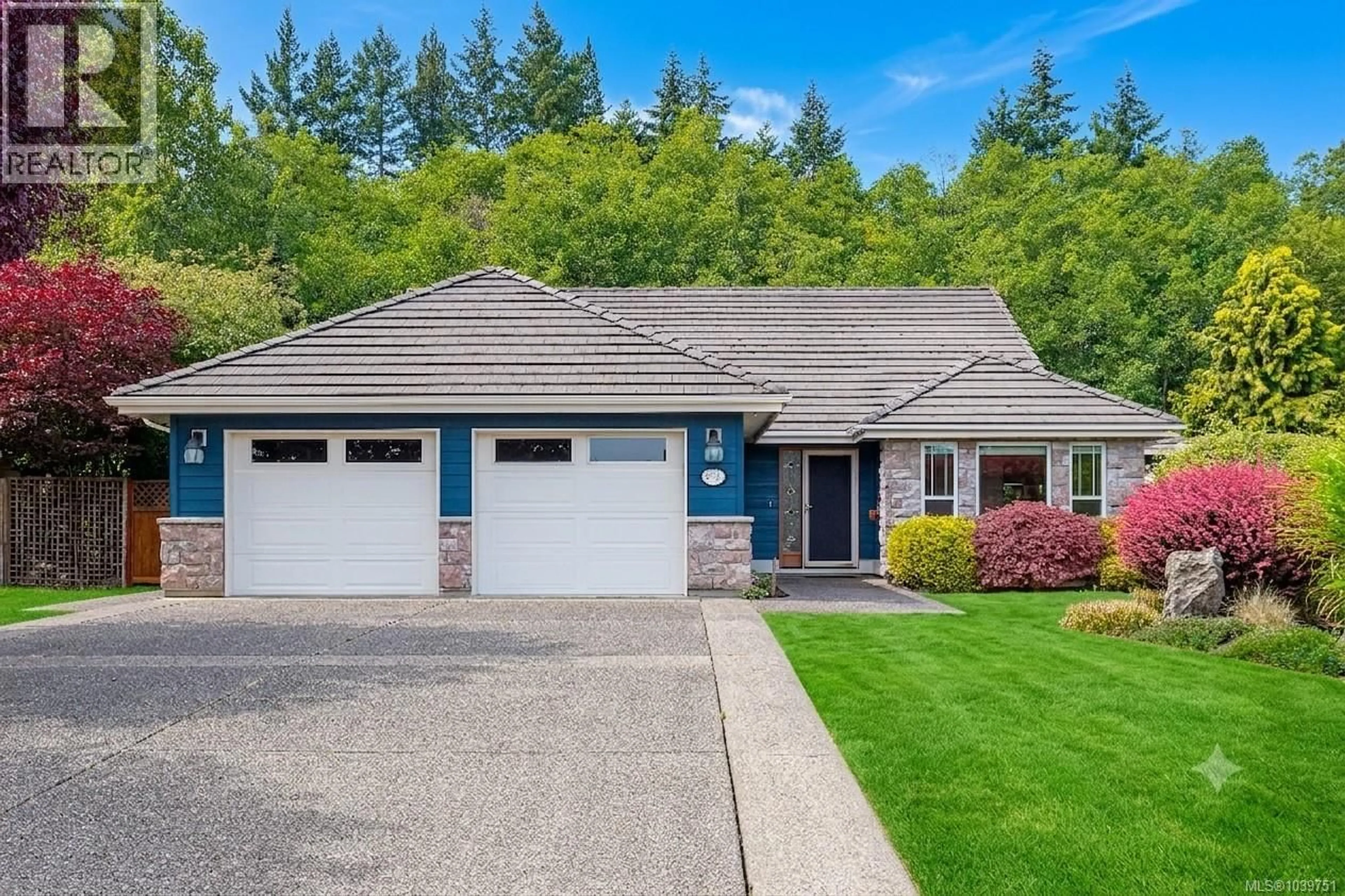 Home with vinyl exterior material, street for 612 MORNINGSTAR DRIVE, Parksville British Columbia V9P2W2