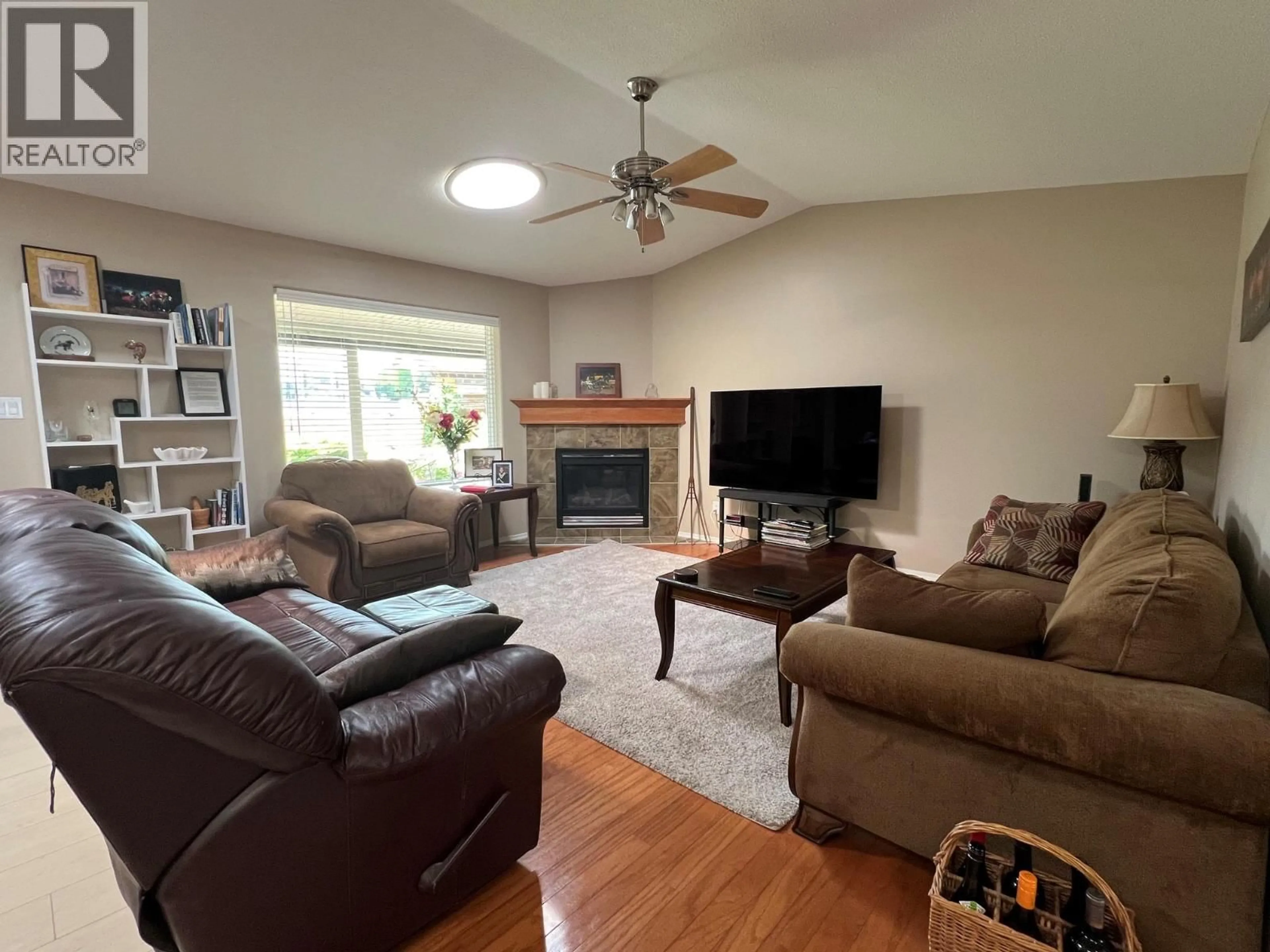 Living room with furniture, wood/laminate floor for 524 5 STREET, Vernon British Columbia V1H1Z1