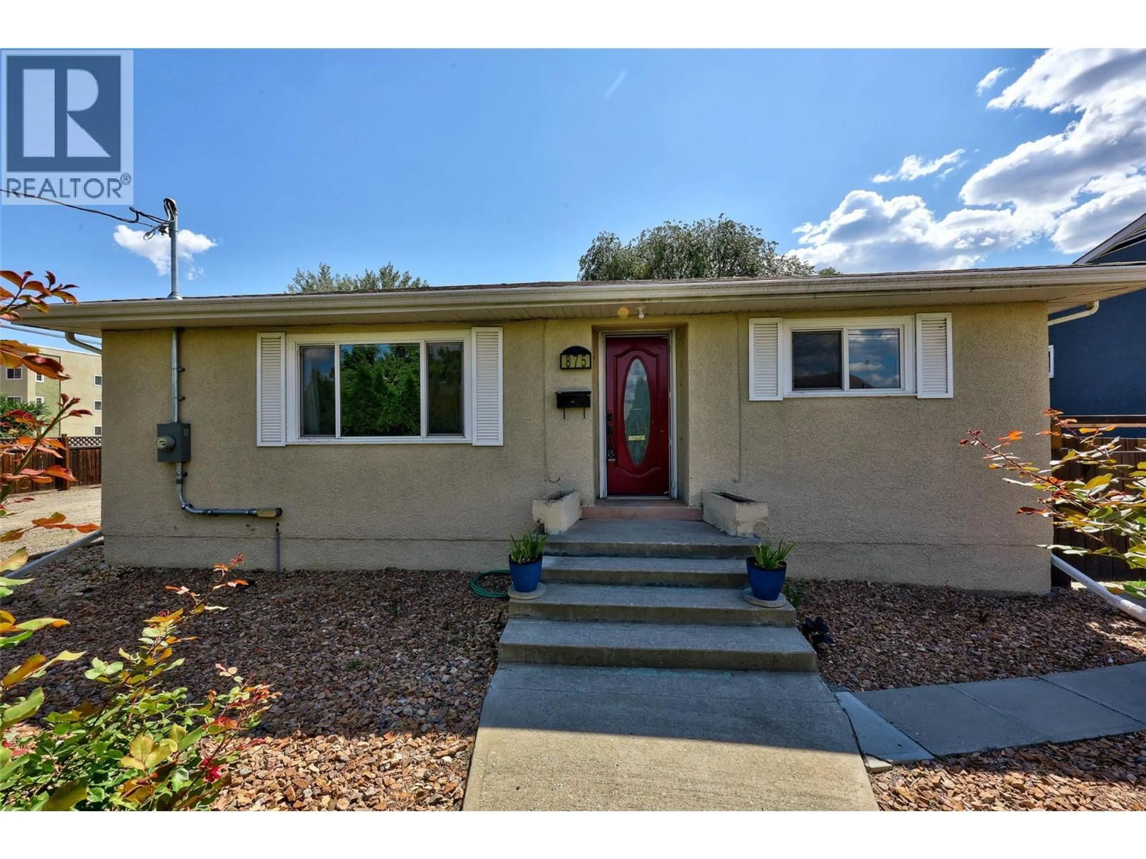Home with vinyl exterior material, street for 875 SURREY AVENUE, Kamloops British Columbia V2B1P7