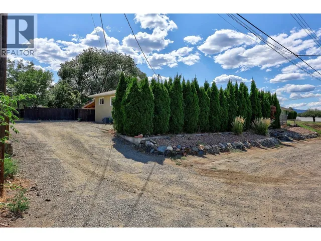 875 SURREY AVENUE, Kamloops 4