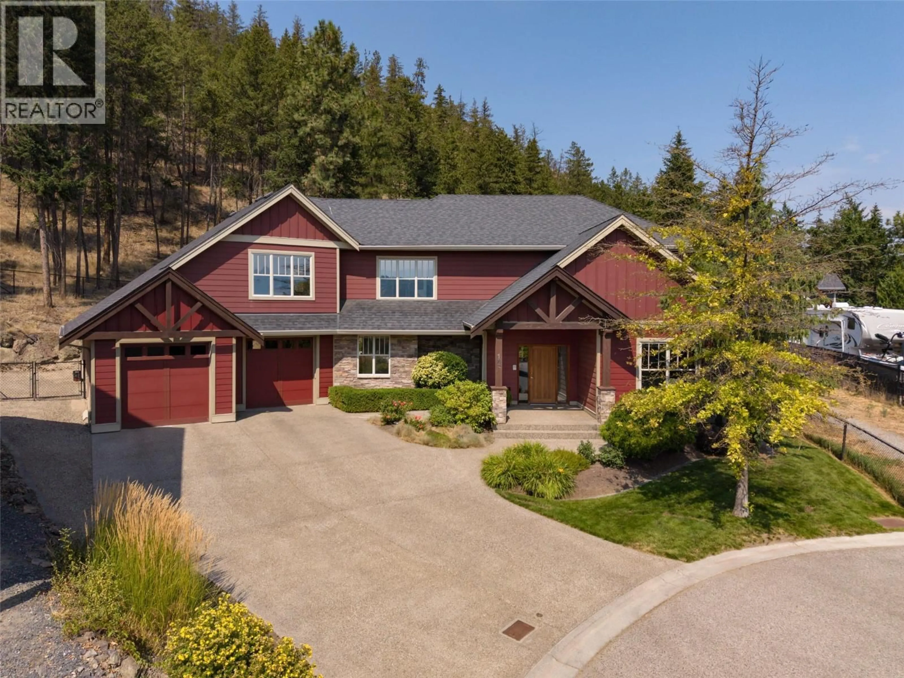 A pic from outside/outdoor area/front of a property/back of a property/a pic from drone, street for 182 TERRACE HILL COURT, Kelowna British Columbia V1V2T2