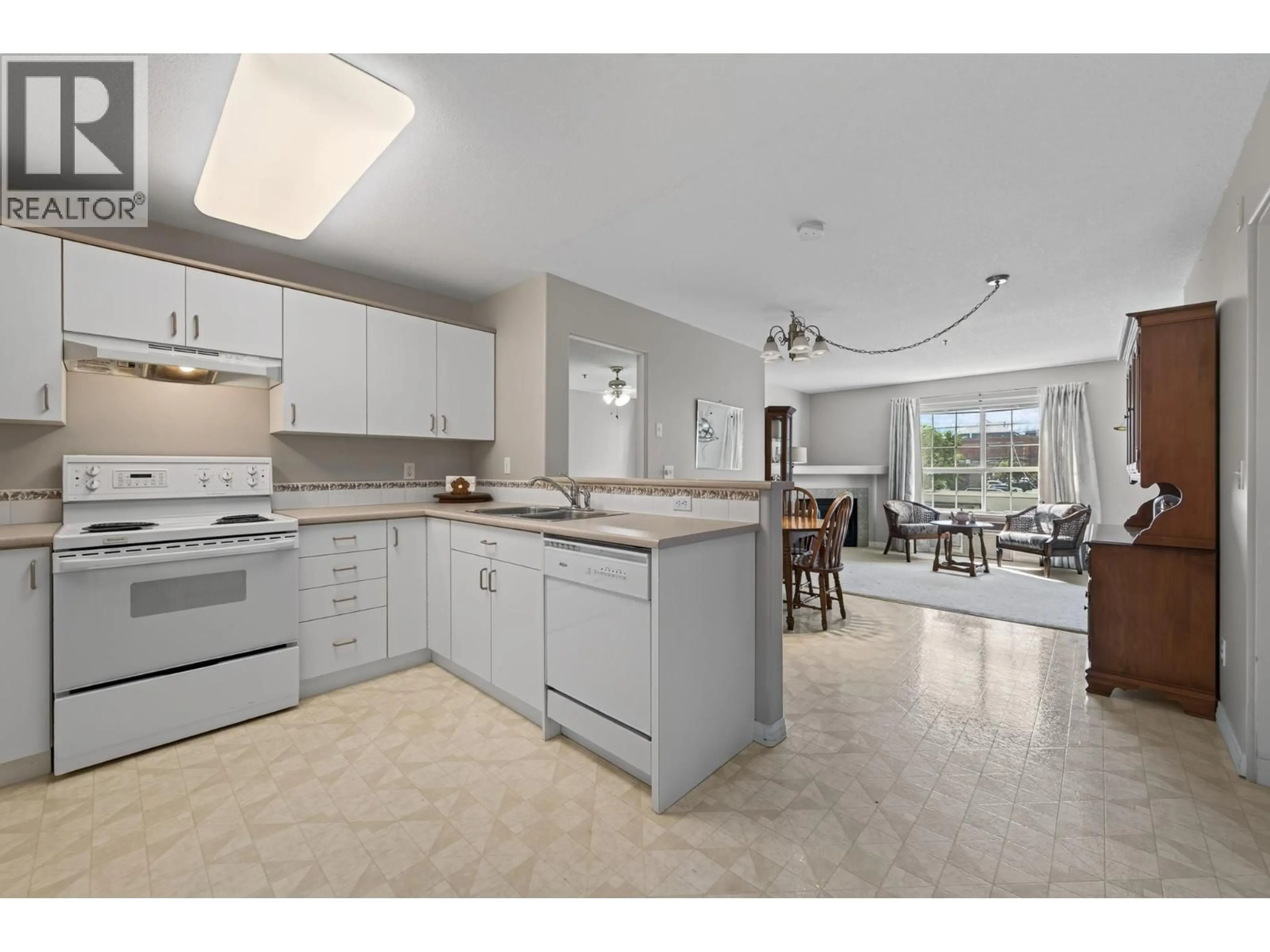 Open concept kitchen, ceramic/tile floor for 316 - 554 SEYMOUR STREET, Kamloops British Columbia V2C2G9
