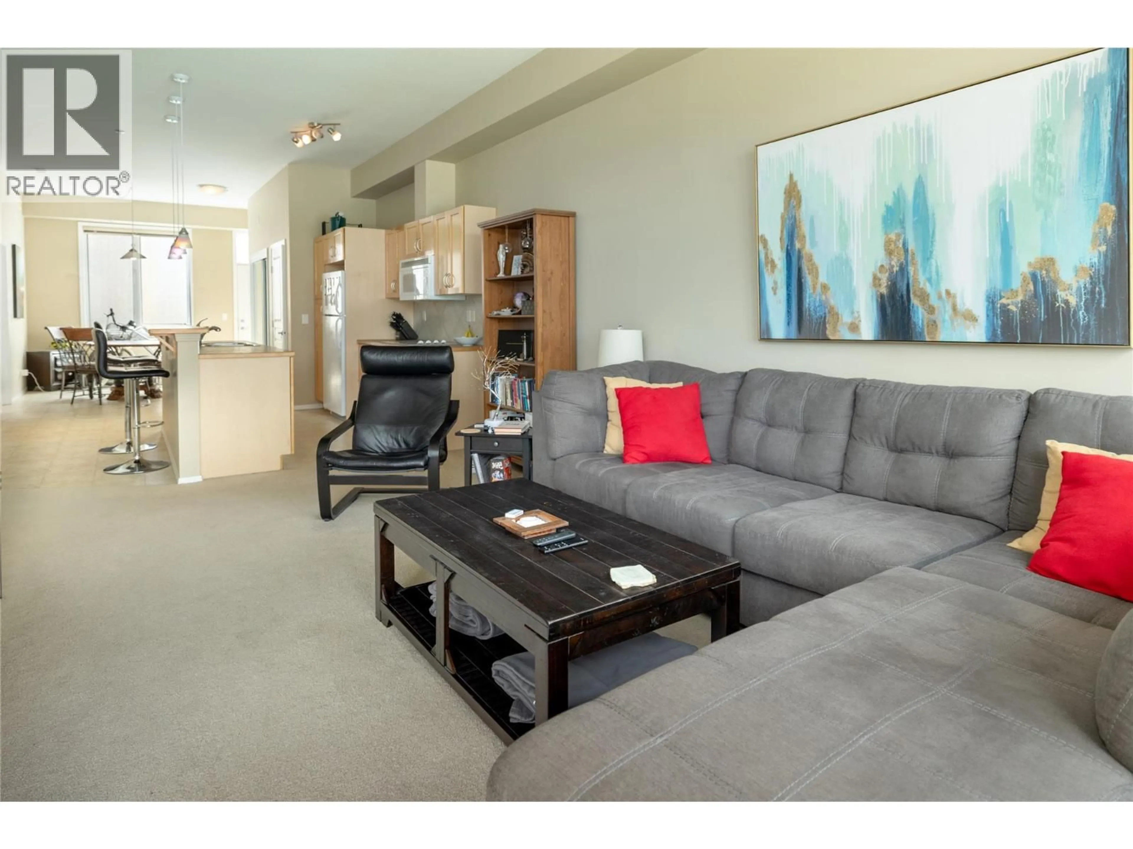 Living room with furniture, unknown for 408 - 1327 ST PAUL STREET, Kelowna British Columbia V1Y2E2