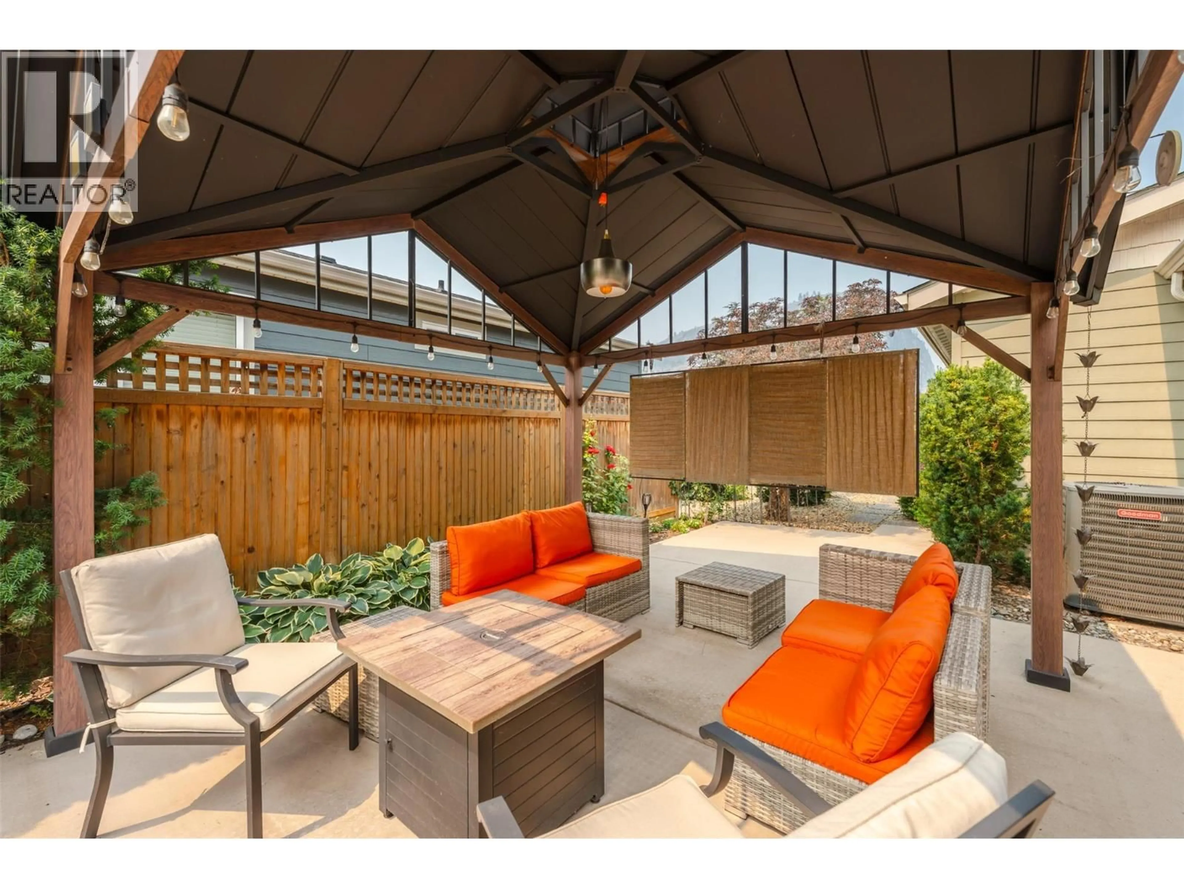 Patio, street for 7 - 8300 GALLAGHER LK FRONTAGE ROAD, Oliver British Columbia V0H1T2