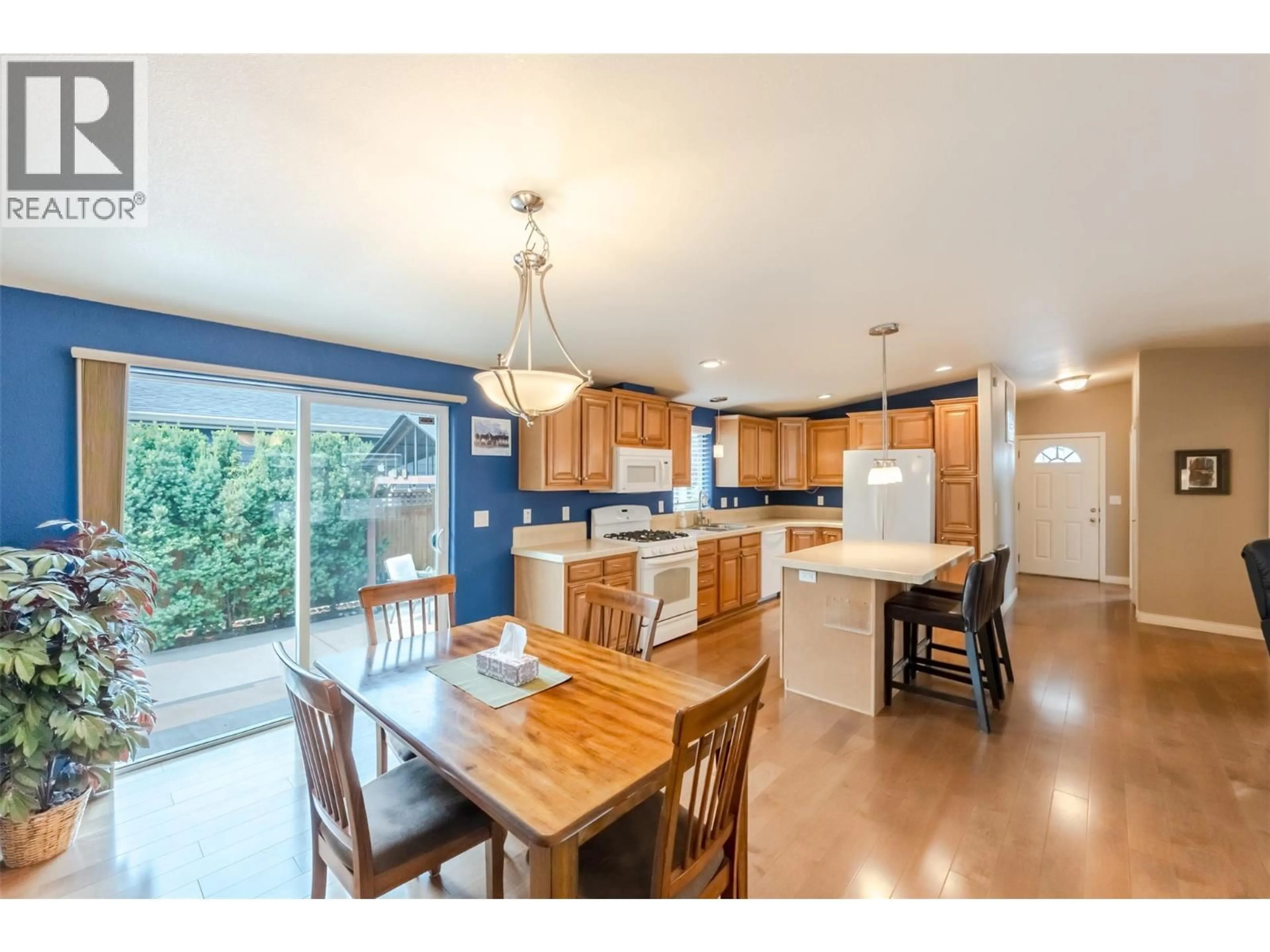 Open concept kitchen, wood/laminate floor for 7 - 8300 GALLAGHER LK FRONTAGE ROAD, Oliver British Columbia V0H1T2