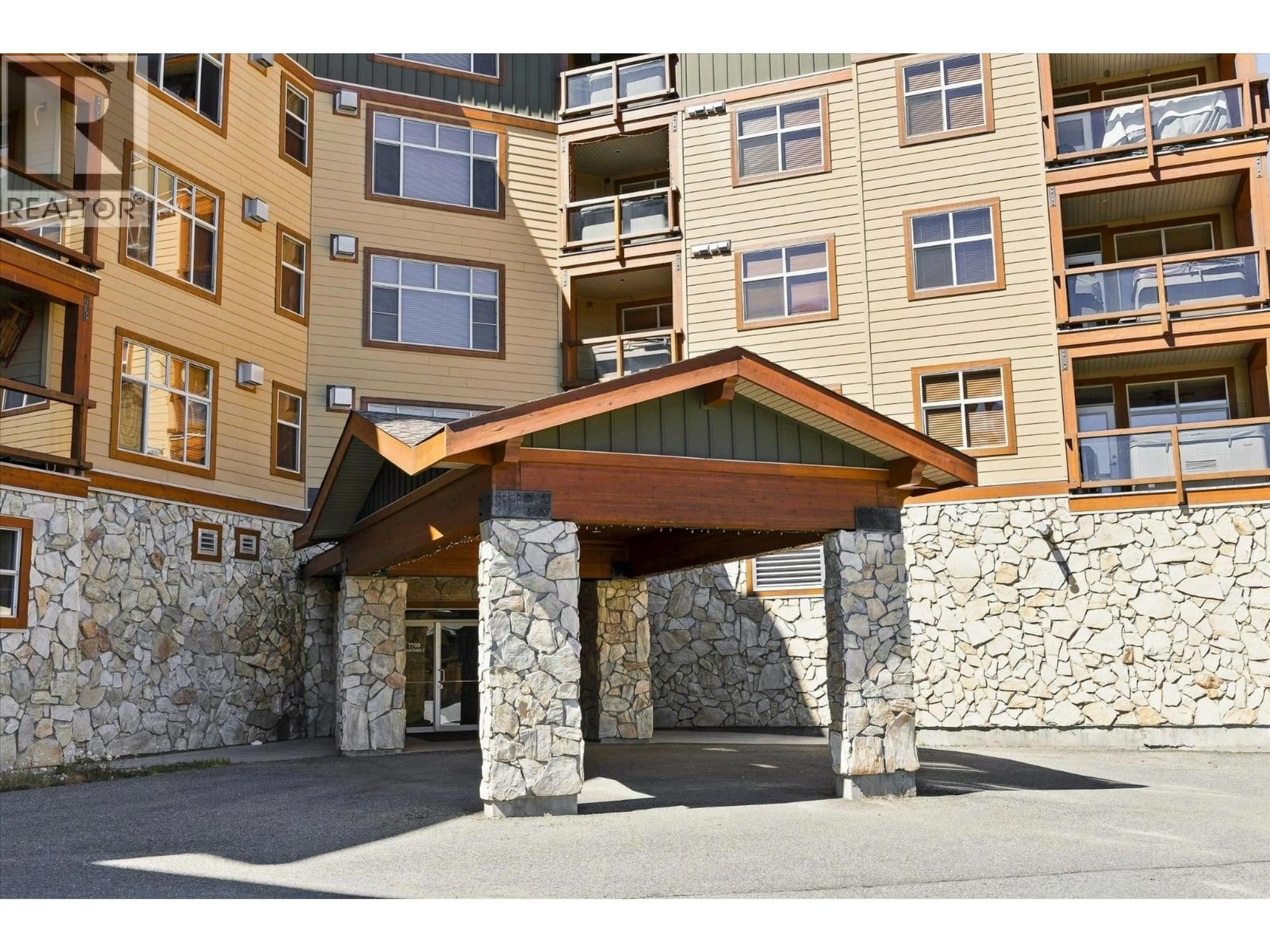 Indoor foyer for 4 - 304 - 7700 PORCUPINE ROAD, Big White British Columbia V1P1T4
