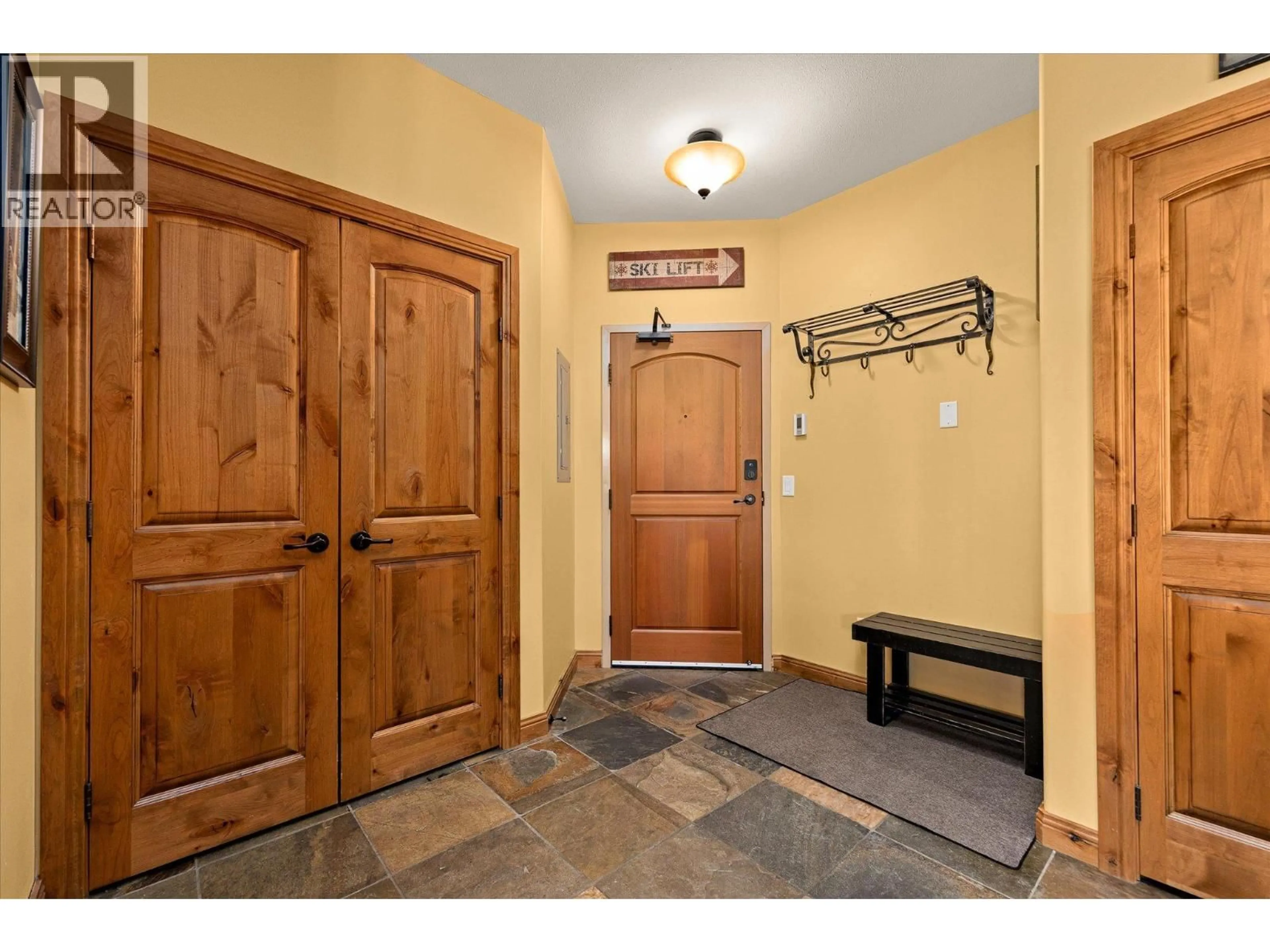 Indoor entryway for 4 - 304 - 7700 PORCUPINE ROAD, Big White British Columbia V1P1T4