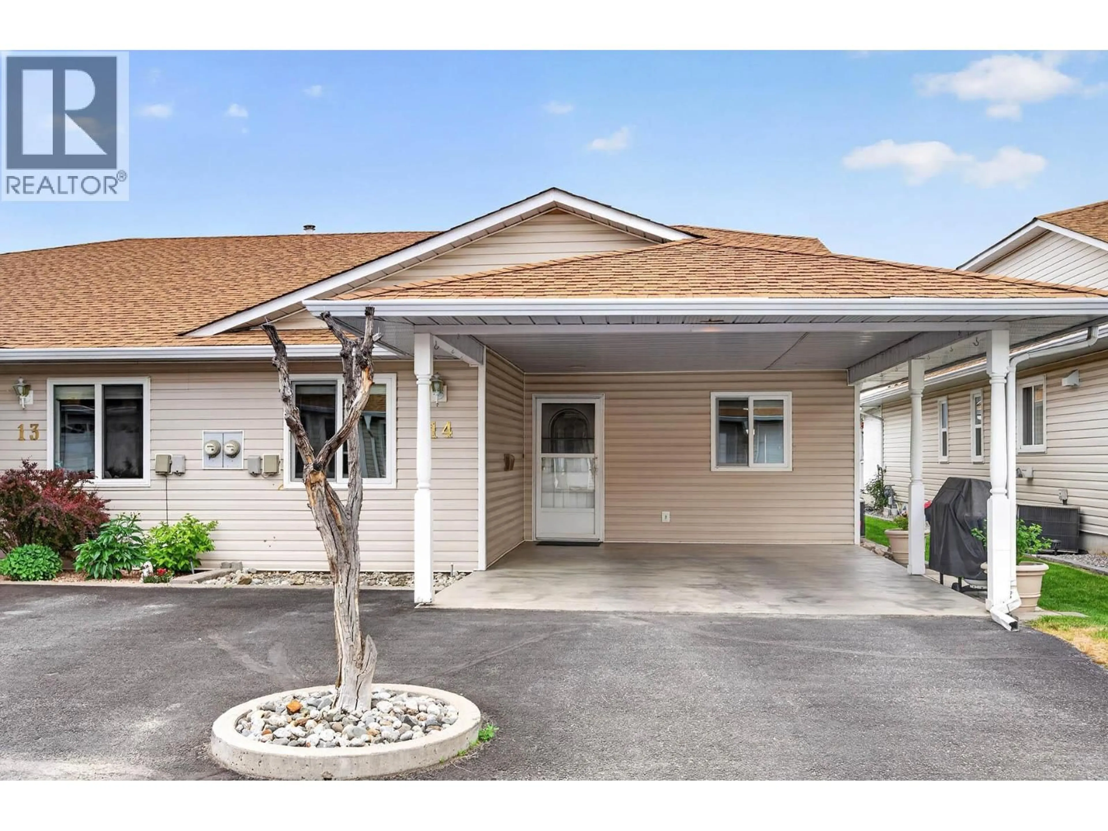 Home with vinyl exterior material, street for 14 - 1195 14TH STREET, Kamloops British Columbia v2b5v2
