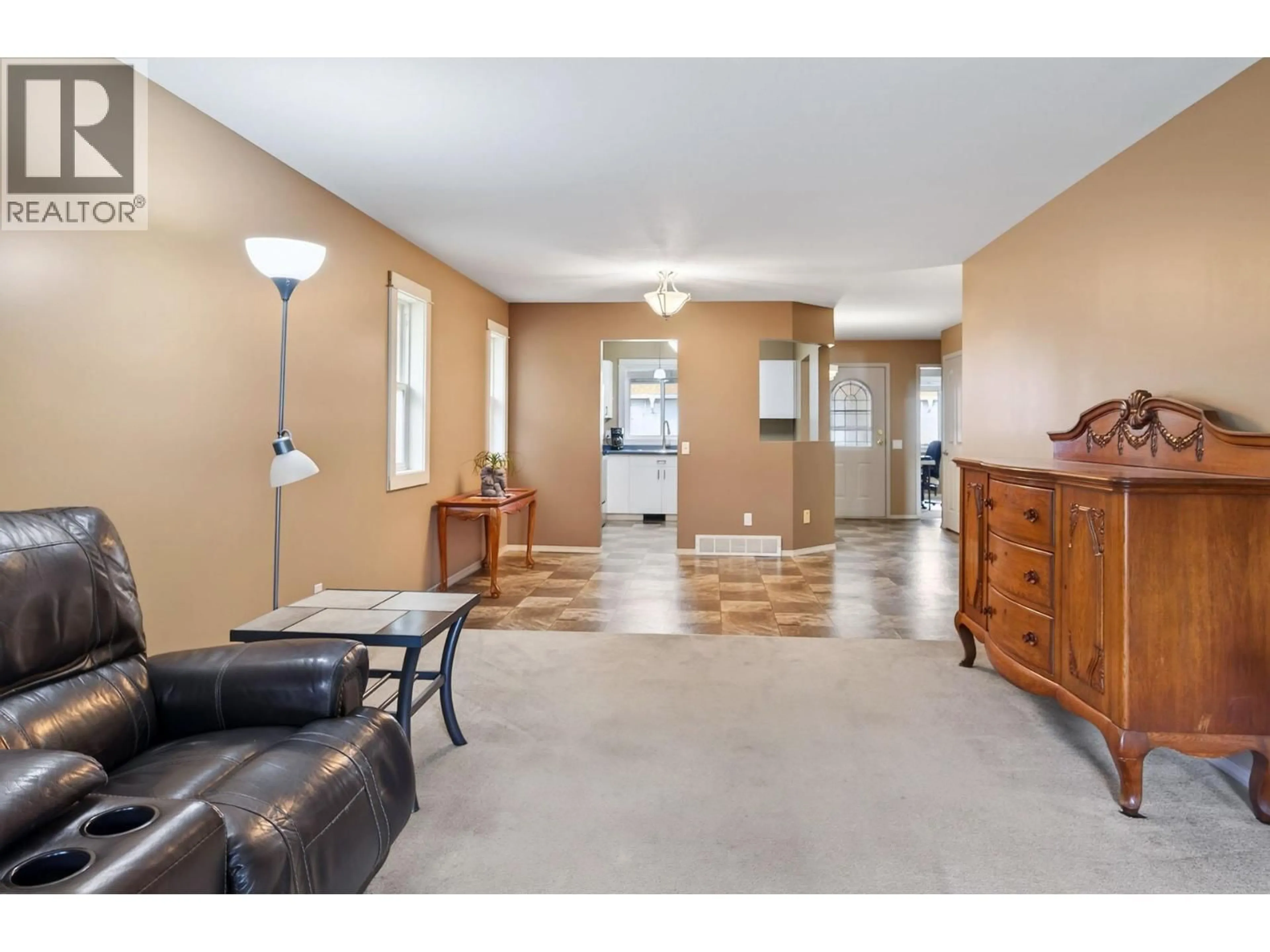 Indoor foyer for 14 - 1195 14TH STREET, Kamloops British Columbia v2b5v2