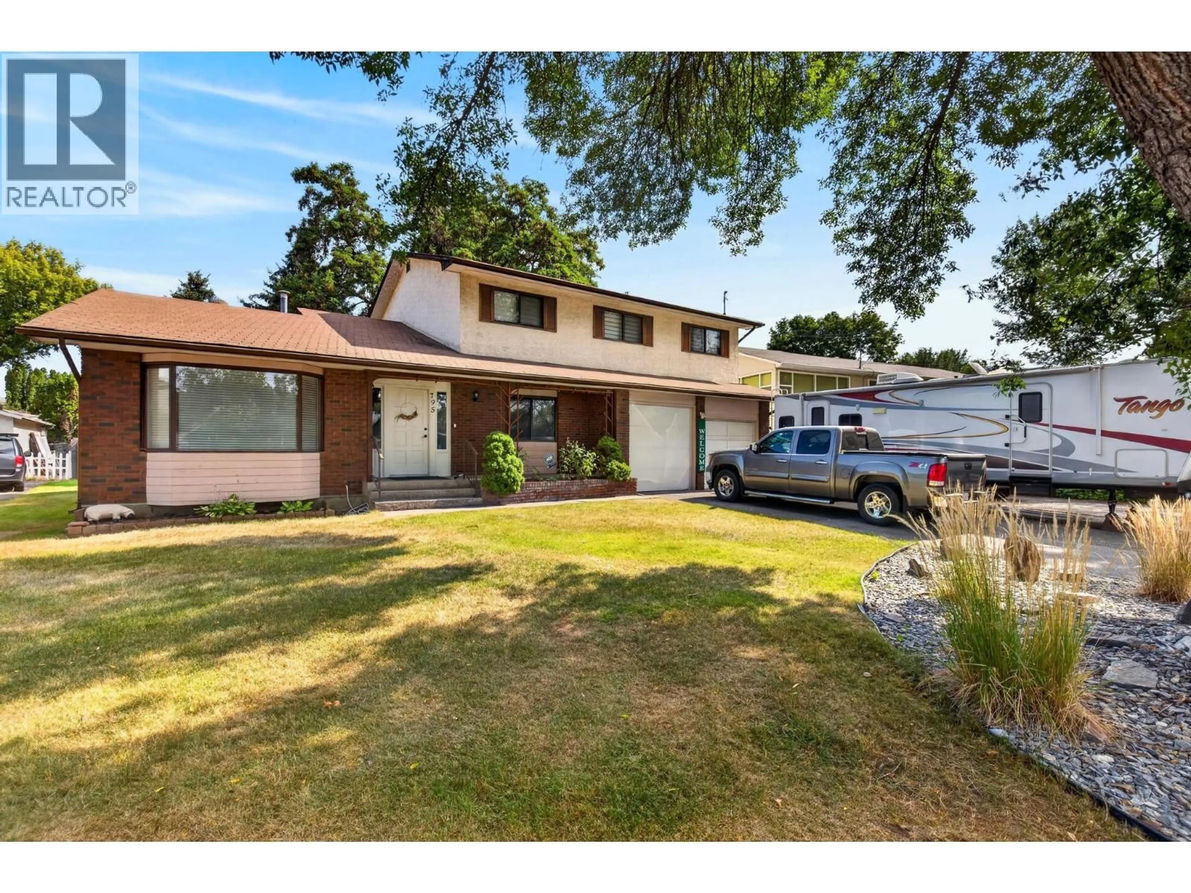 A pic from outside/outdoor area/front of a property/back of a property/a pic from drone, street for 795 MITCHELL ROAD, Kelowna British Columbia V1X3W4