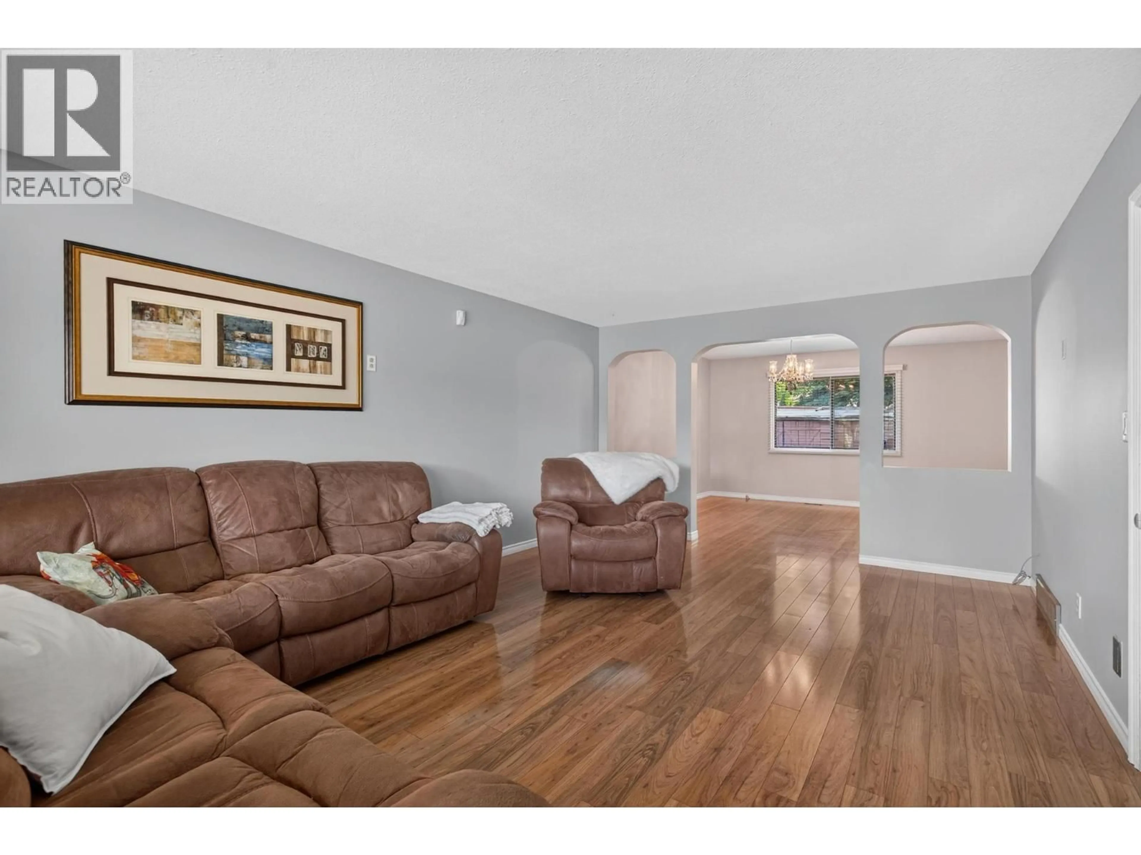 Living room with furniture, wood/laminate floor for 795 MITCHELL ROAD, Kelowna British Columbia V1X3W4