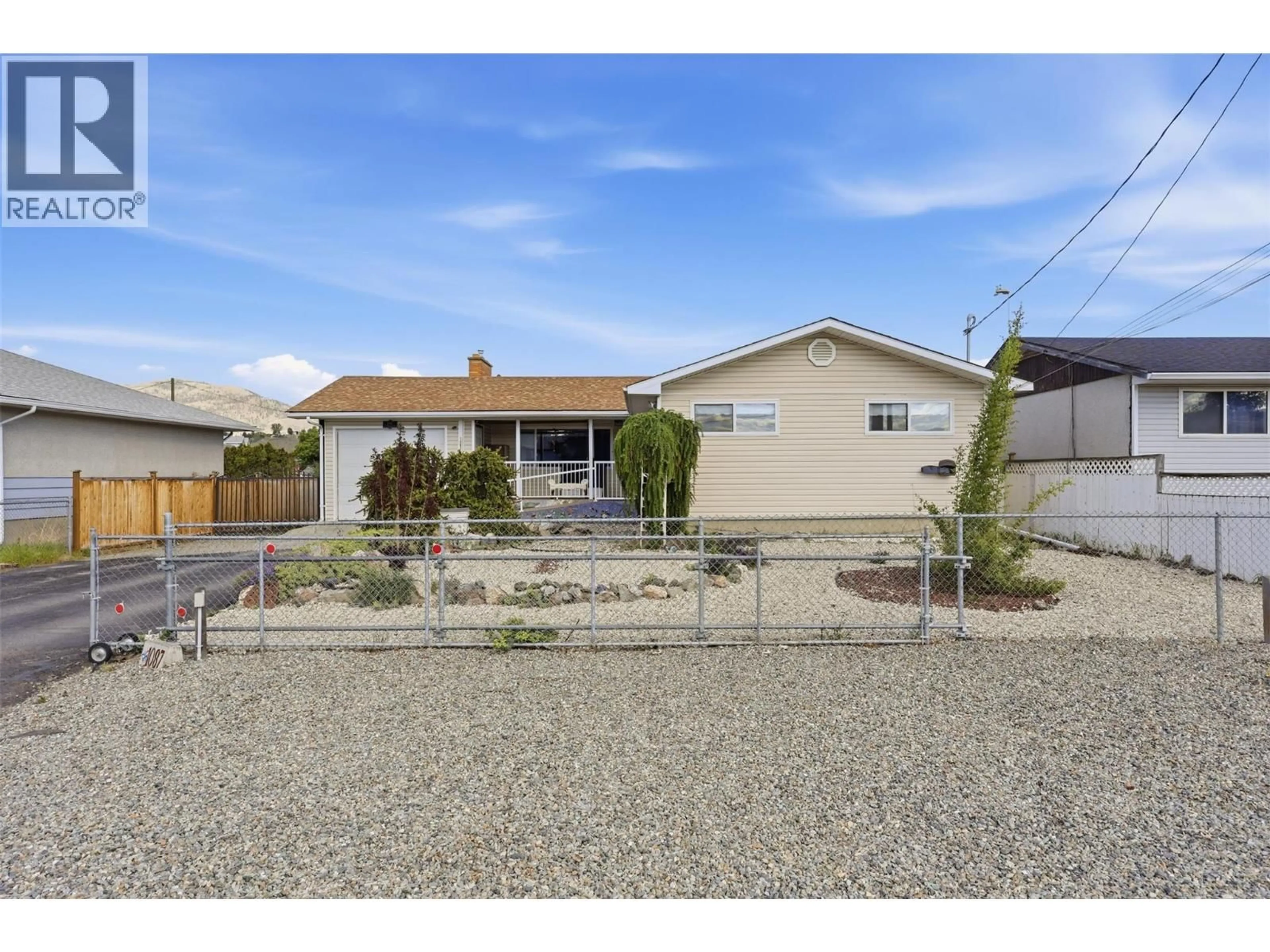 A pic from outside/outdoor area/front of a property/back of a property/a pic from drone, street for 1087 LAROQUE STREET, Kamloops British Columbia V2B5L6