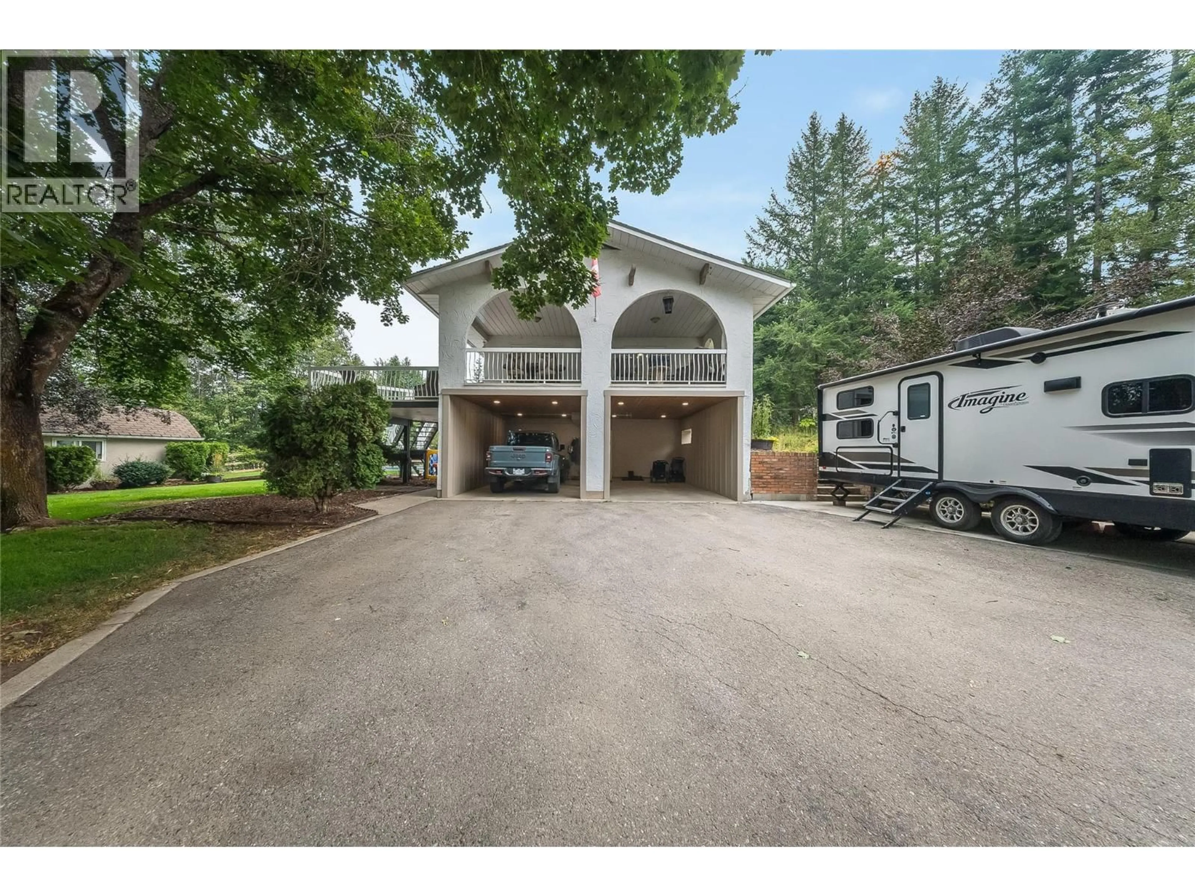 Indoor garage for 314 WEBSTER ROAD, Fruitvale British Columbia V0G1L1