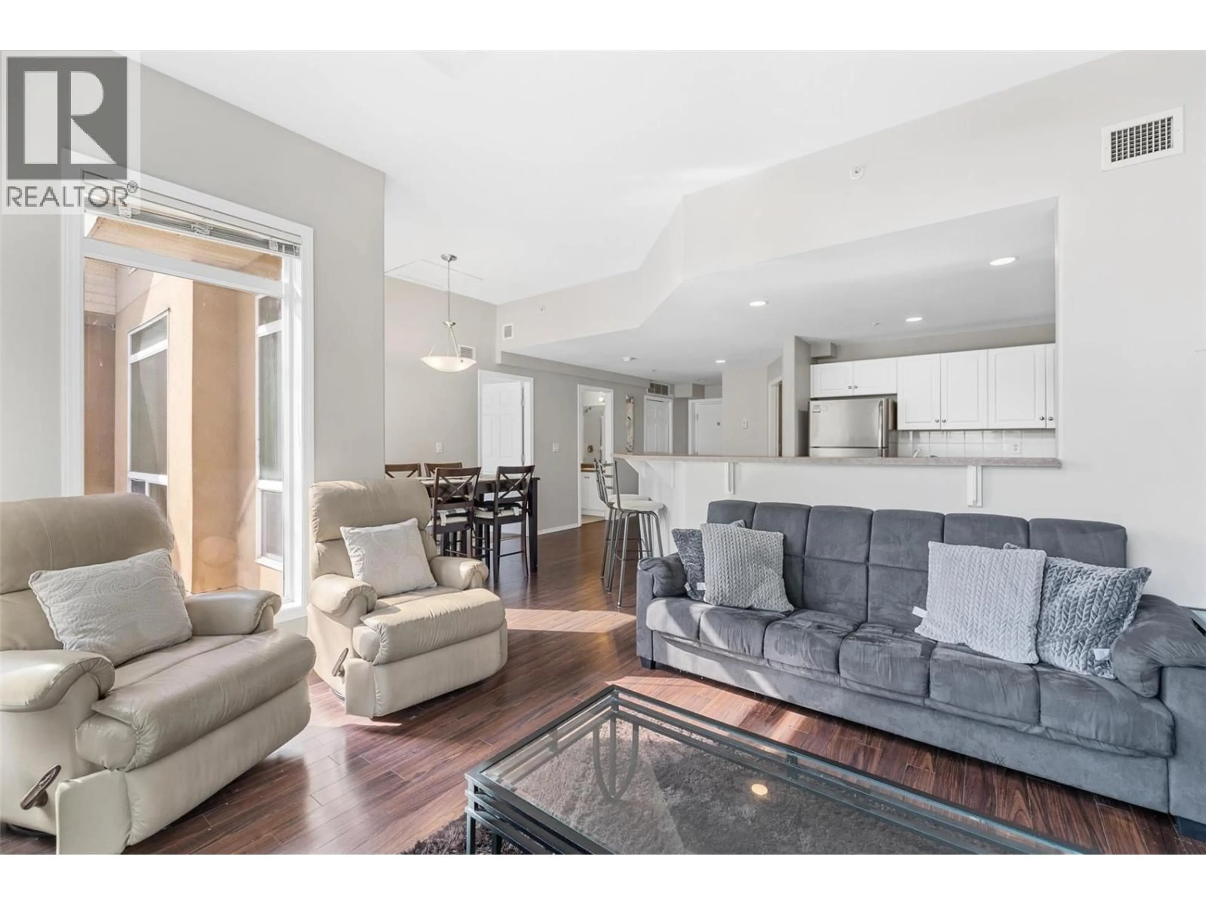 Living room with furniture, unknown for 246 - 1088 SUNSET DRIVE, Kelowna British Columbia V1Y9W1