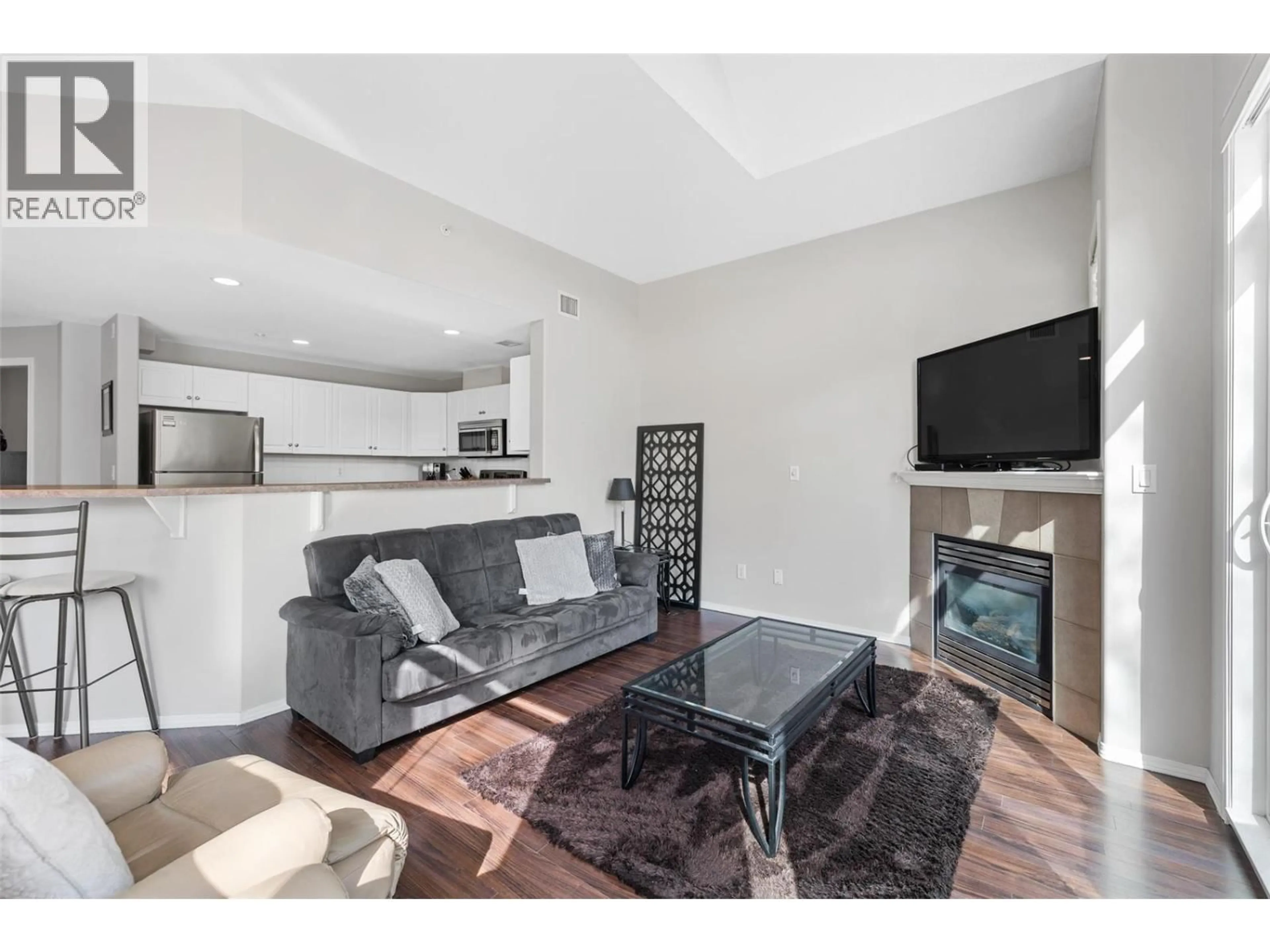 Living room with furniture, unknown for 246 - 1088 SUNSET DRIVE, Kelowna British Columbia V1Y9W1