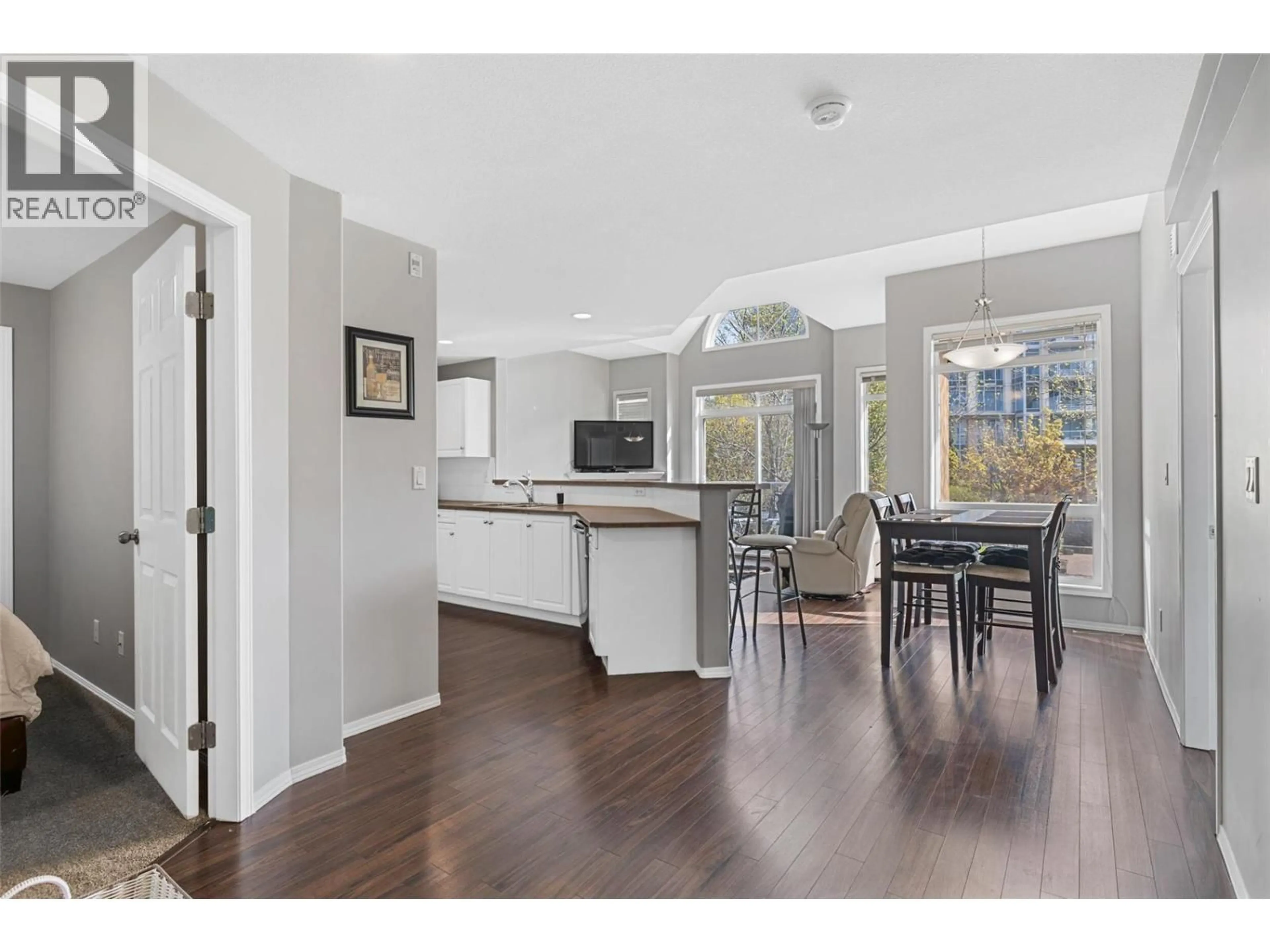 Open concept kitchen, wood/laminate floor for 246 - 1088 SUNSET DRIVE, Kelowna British Columbia V1Y9W1