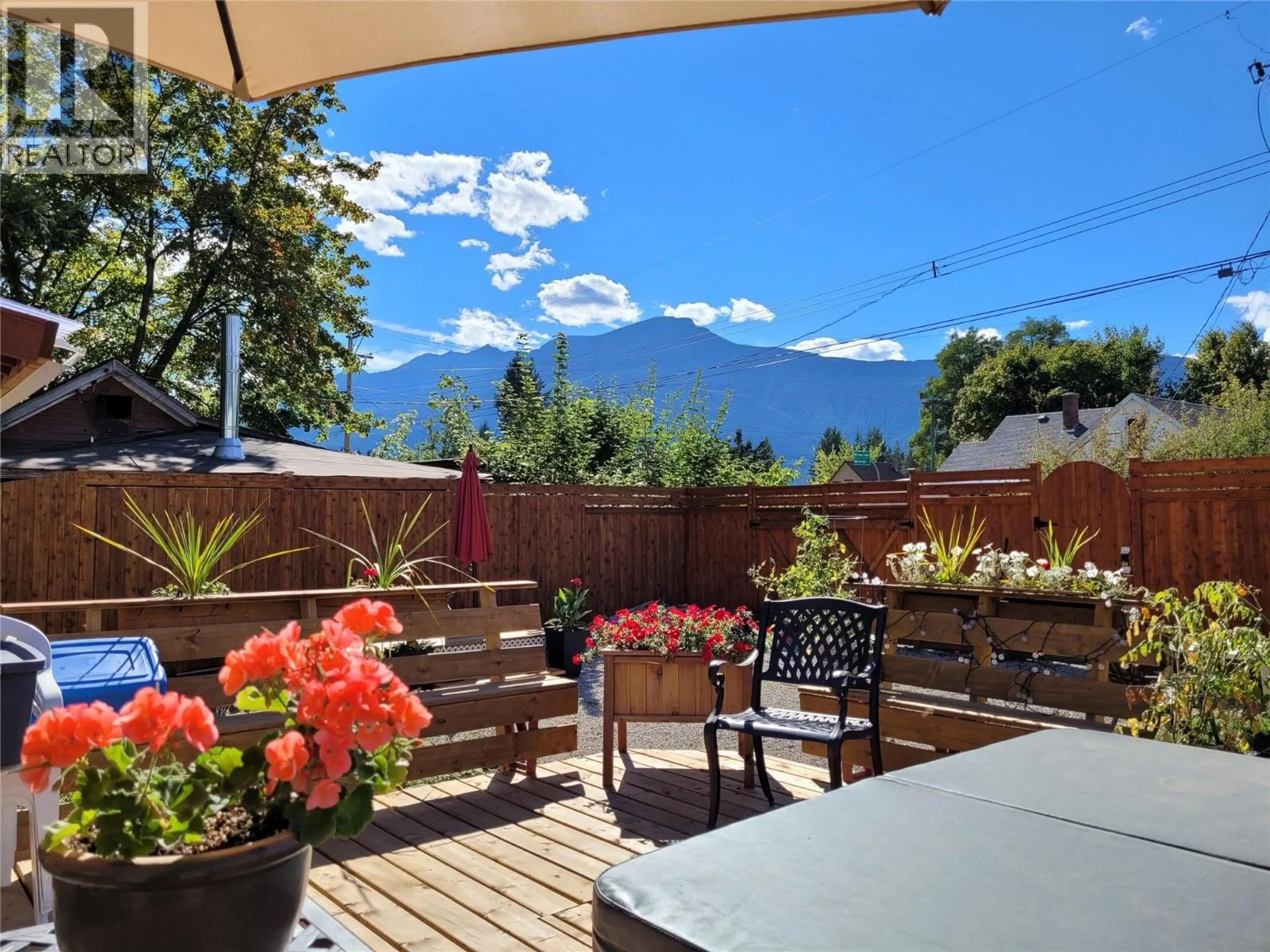 Patio, mountain view for 204A 5TH AVENUE NORTHWEST, Nakusp British Columbia V0G1R0
