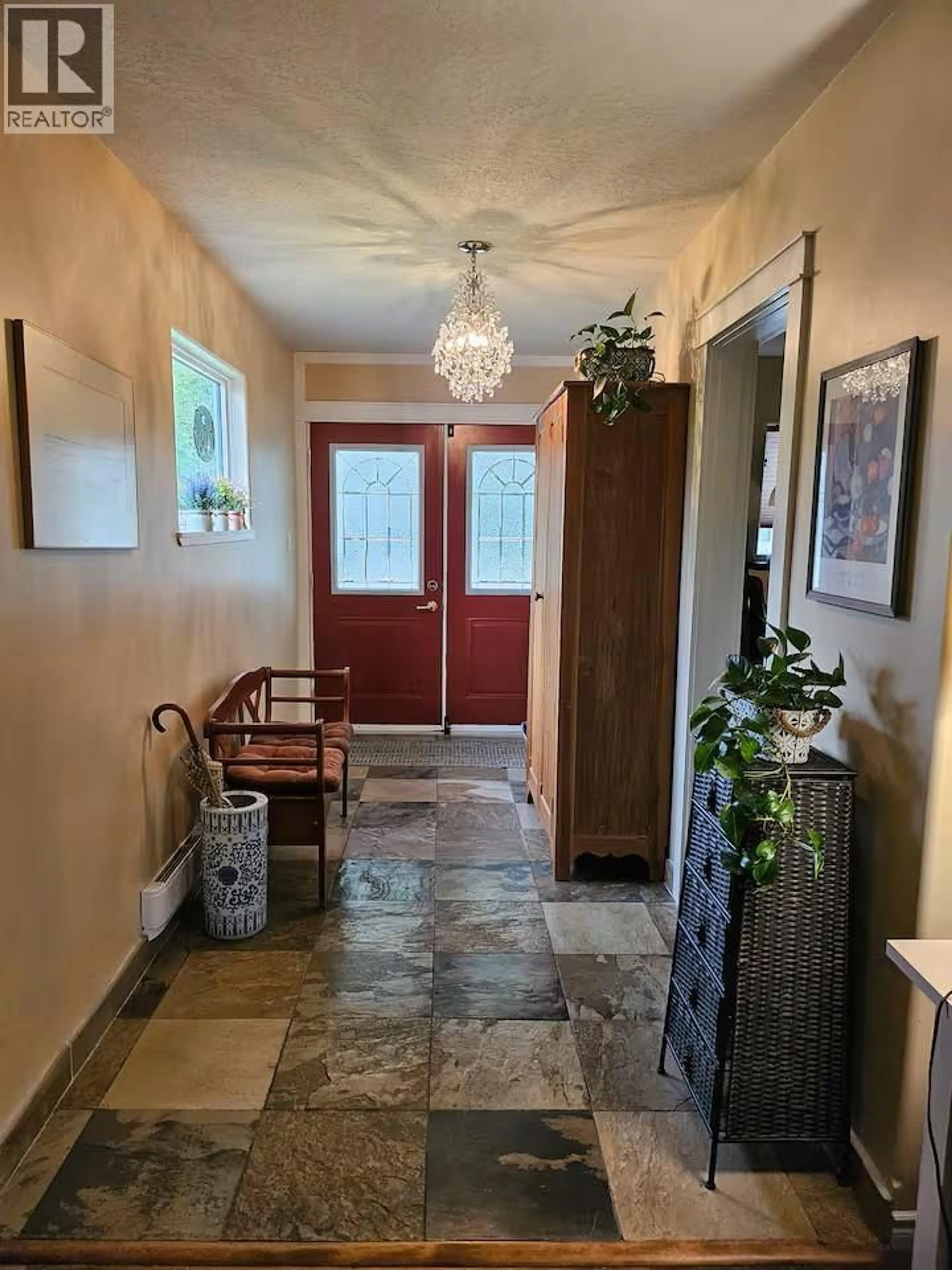 Indoor entryway for 204A 5TH AVENUE NORTHWEST, Nakusp British Columbia V0G1R0