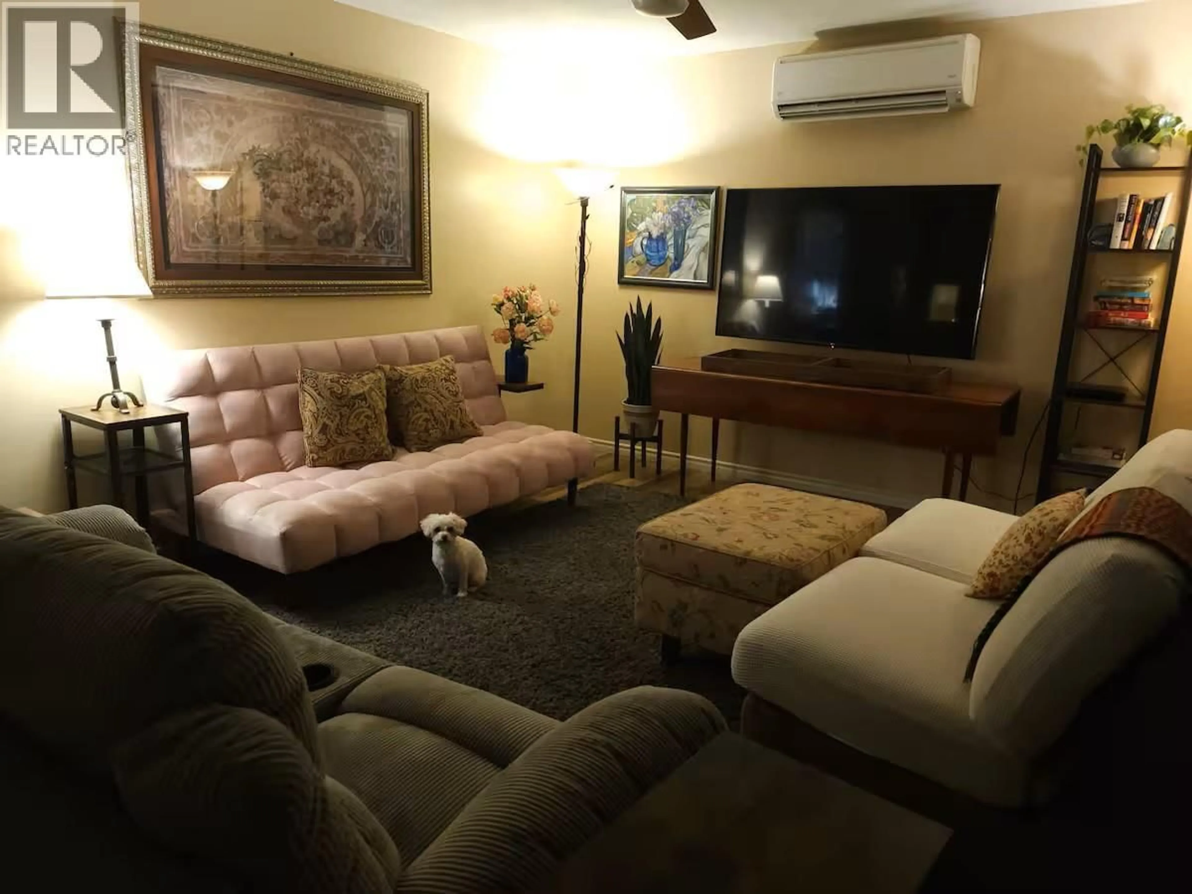 Living room with furniture, carpet floor for 204A 5TH AVENUE NORTHWEST, Nakusp British Columbia V0G1R0