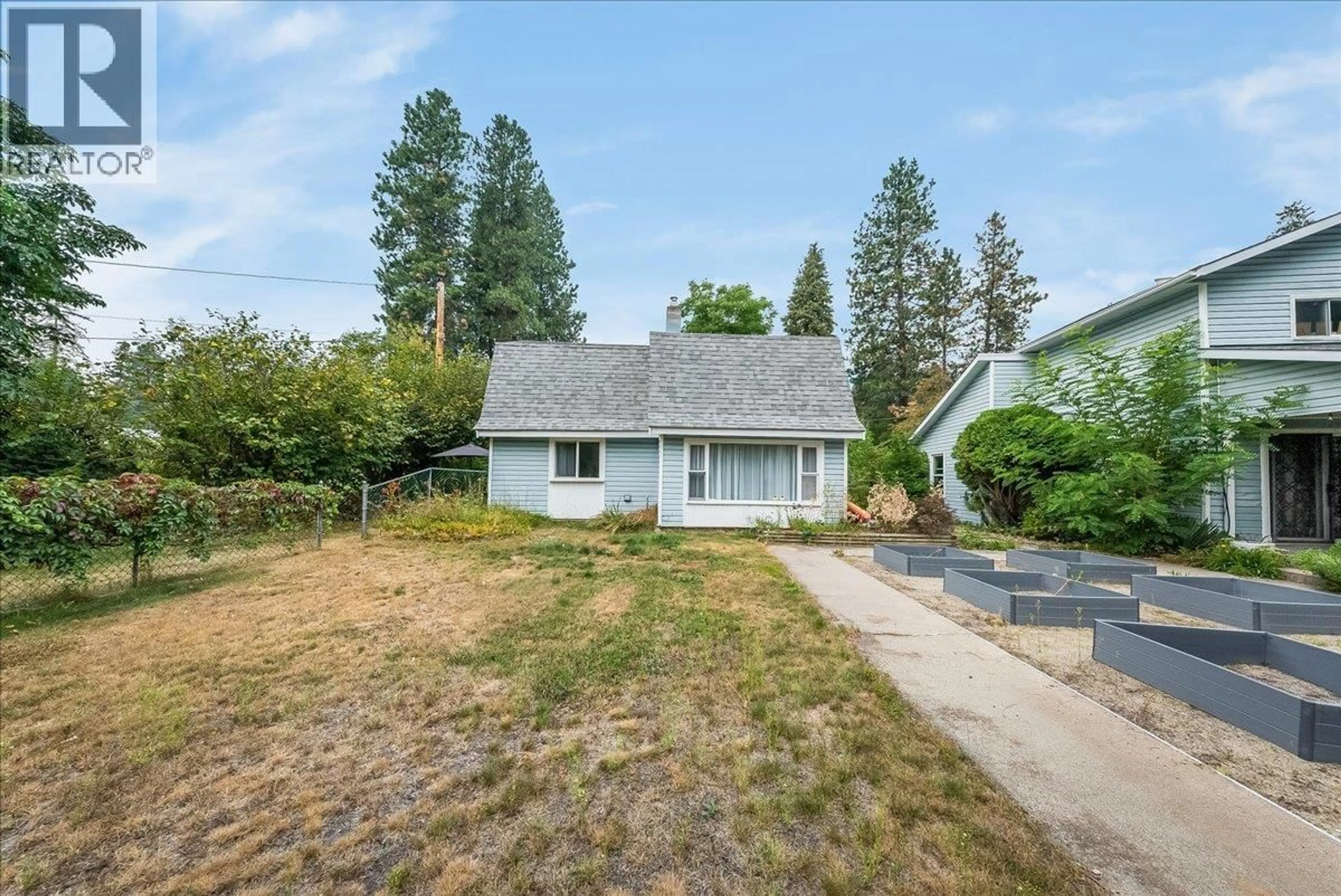 A pic from outside/outdoor area/front of a property/back of a property/a pic from drone, street for 814 16TH AVENUE, Genelle British Columbia V0G1G0
