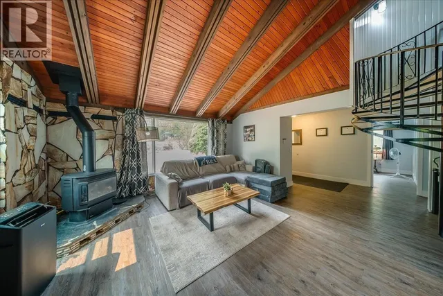 814 16TH AVENUE, Genelle 5