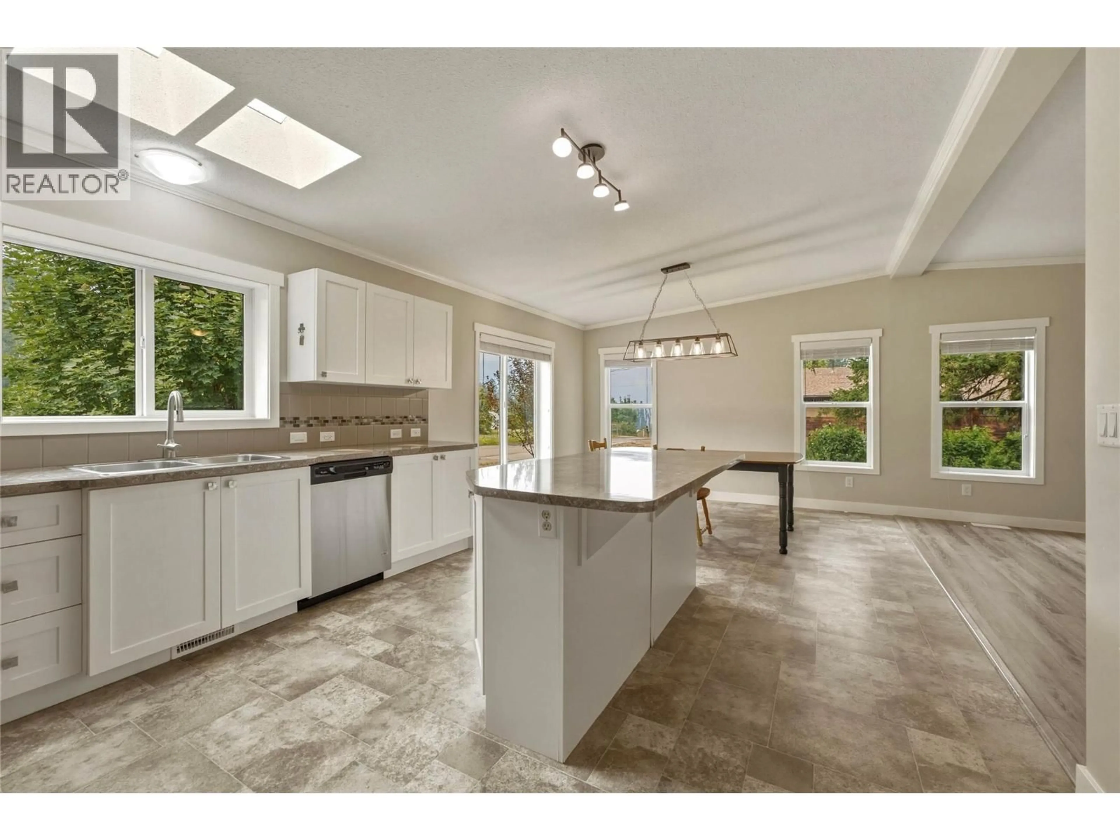 Open concept kitchen, ceramic/tile floor for 518 WILLOW STREET, Fauquier British Columbia V0G1K0