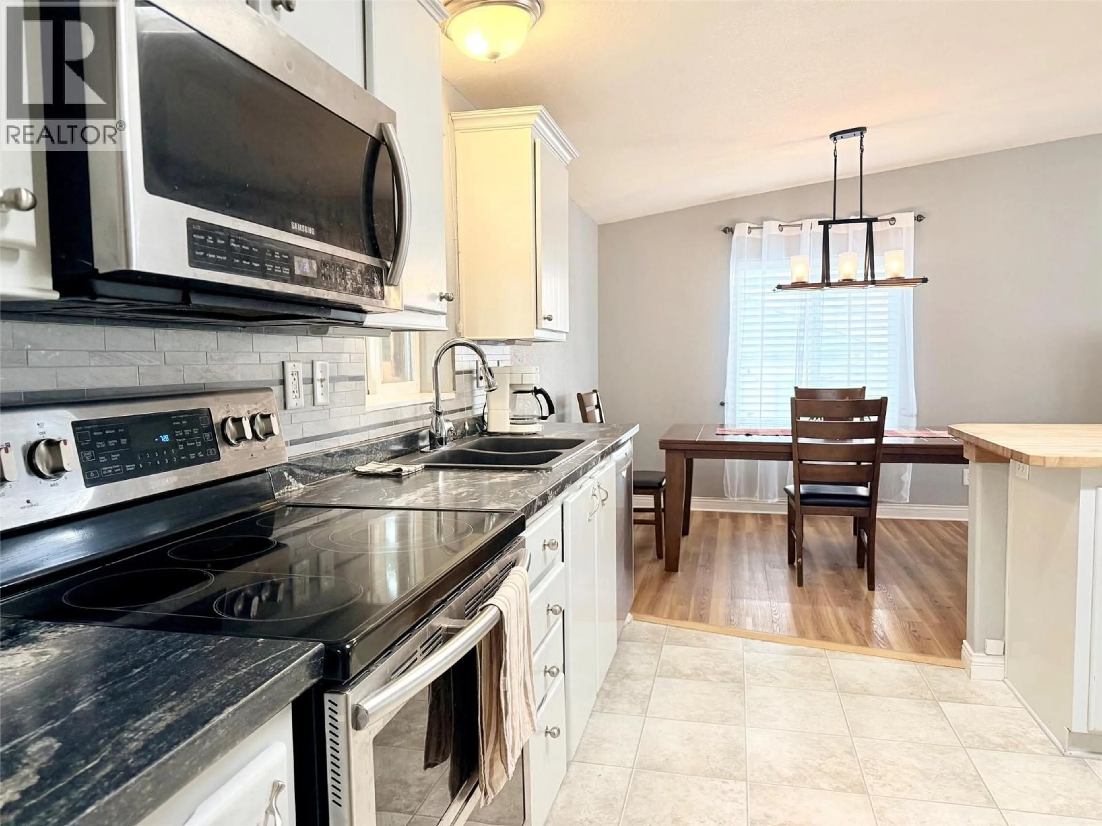 Open concept kitchen, ceramic/tile floor for 411 3RD AVENUE SOUTH, Creston British Columbia V0B1G3