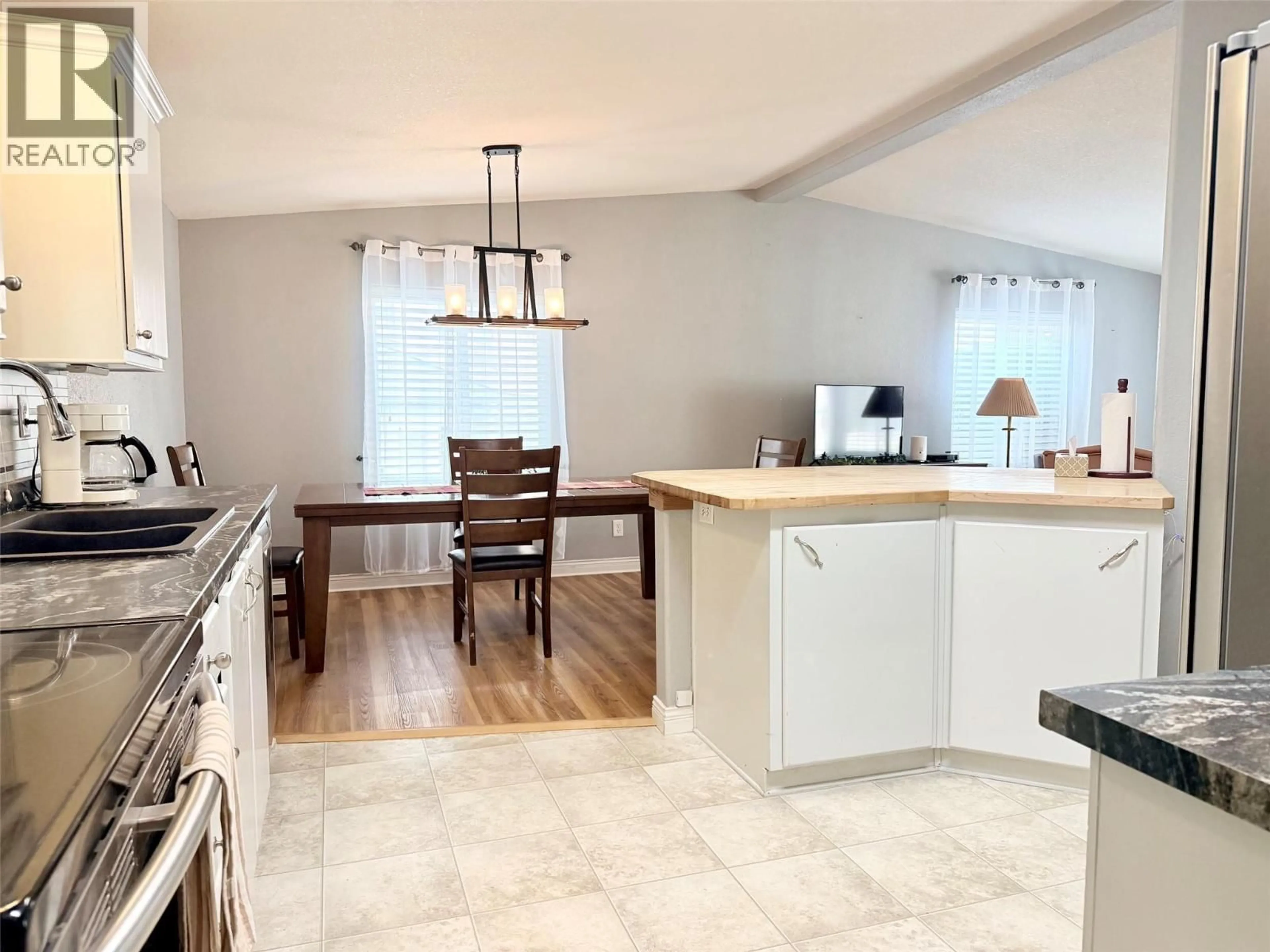 Open concept kitchen, ceramic/tile floor for 411 3RD AVENUE SOUTH, Creston British Columbia V0B1G3