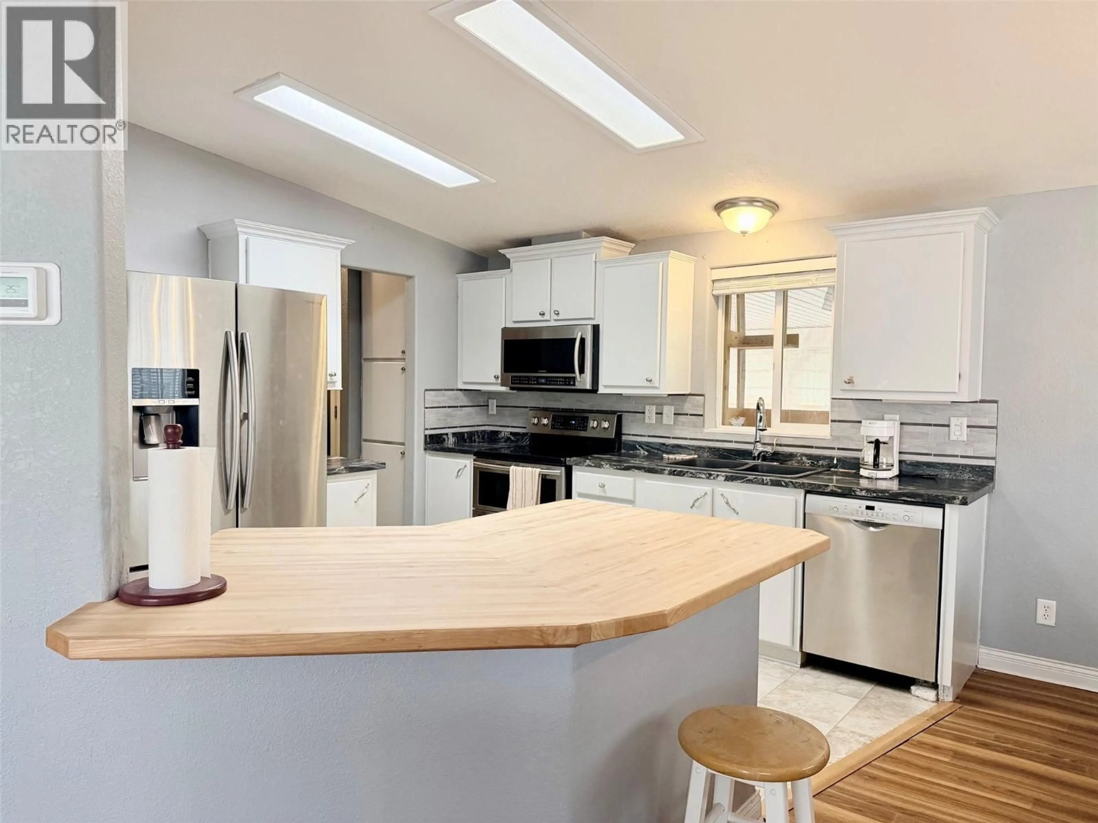Open concept kitchen, unknown for 411 3RD AVENUE SOUTH, Creston British Columbia V0B1G3