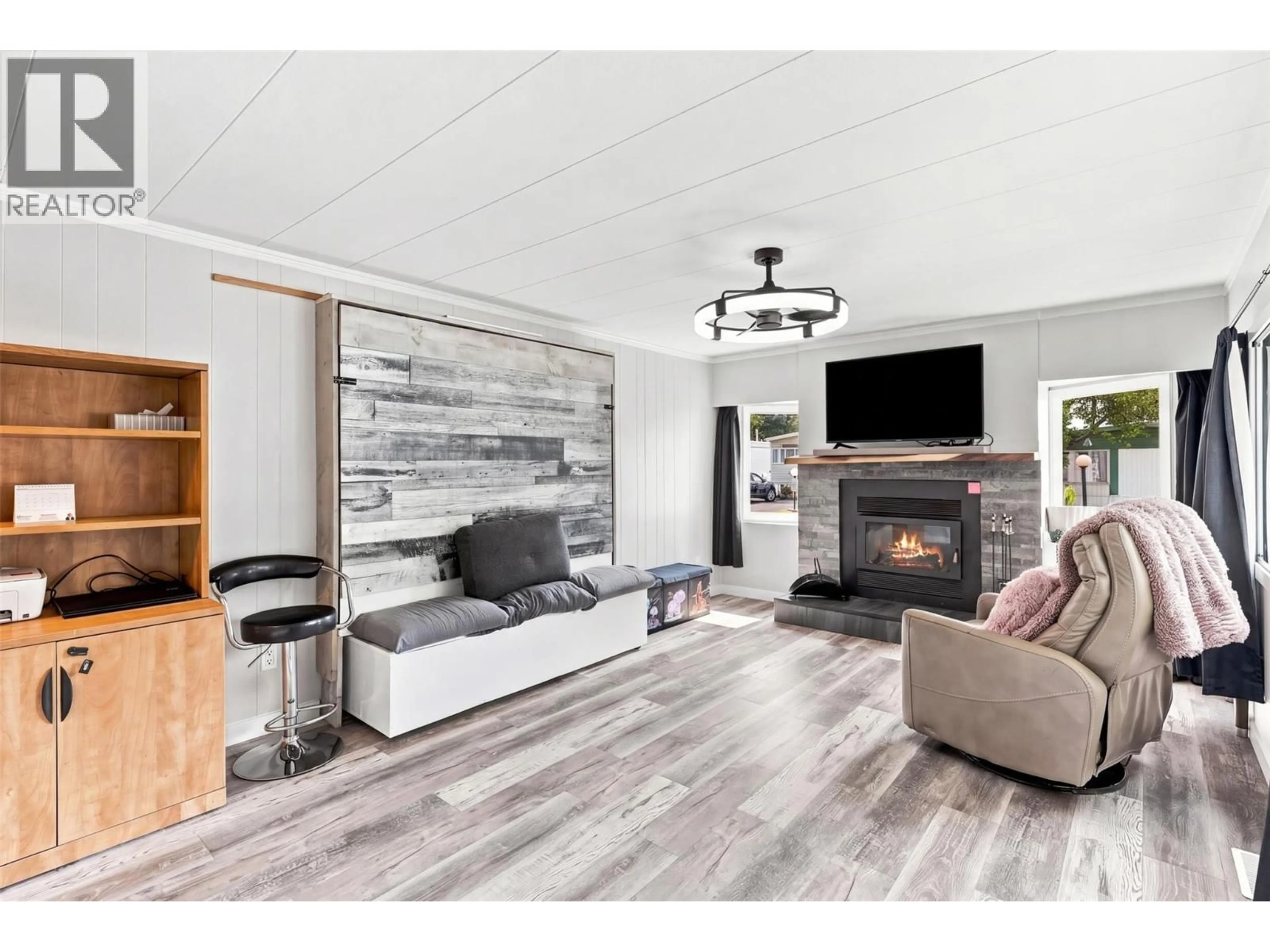Living room with furniture, wood/laminate floor for 119 - 2401 ORD ROAD, Kamloops British Columbia V2B7V8
